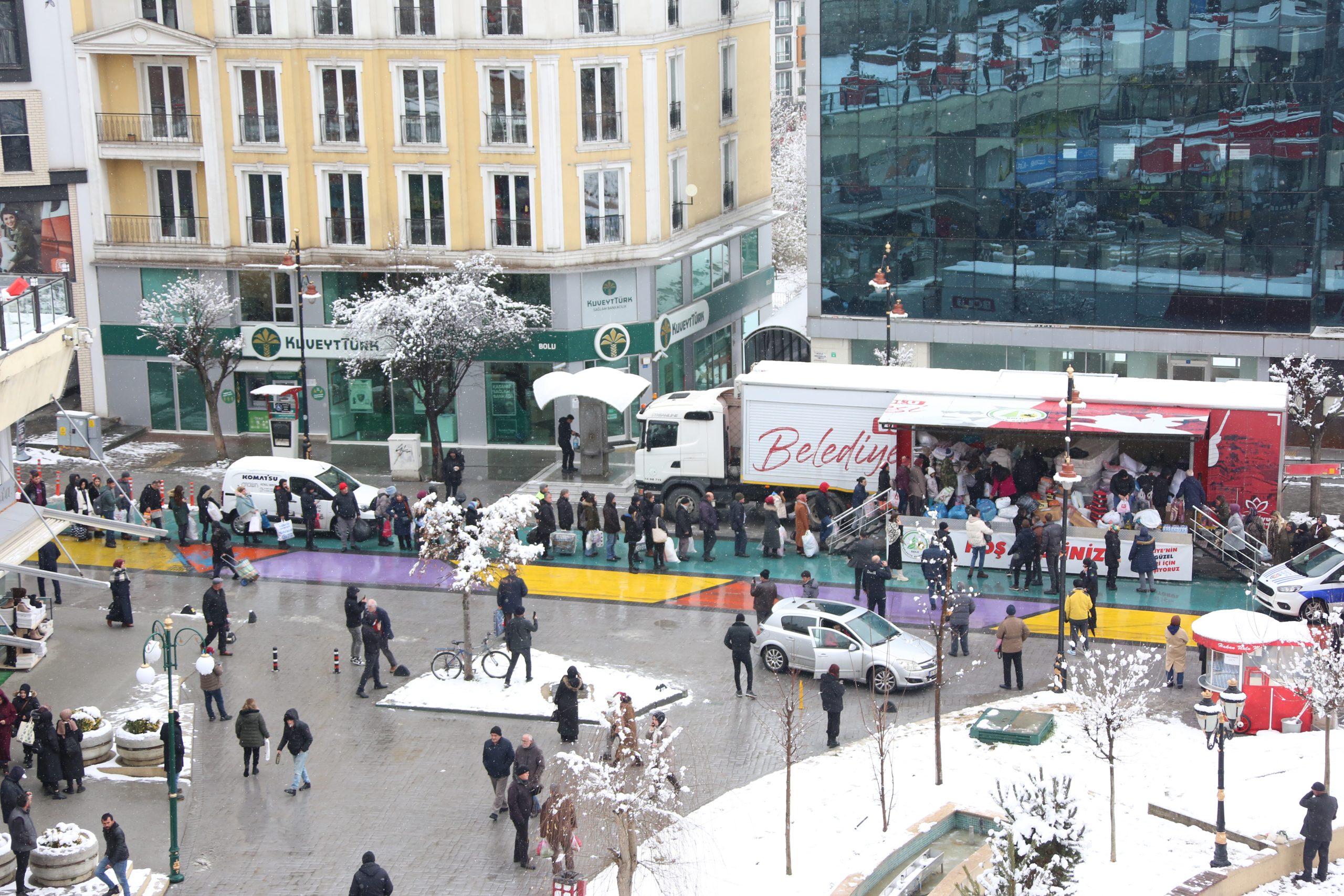 Bolu Belediyesi’nden deprem bölgesine destekler sürüyor