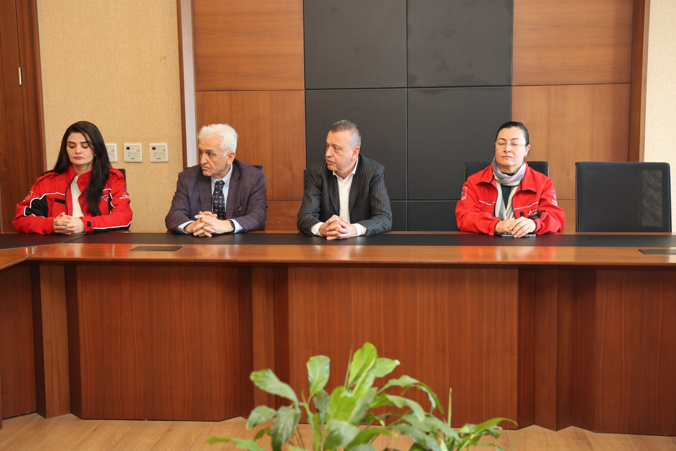 ATAŞEHİR BELEDİYESİ DEPREM BÖLGESİNE GİDEN ATAK EKİBİNİ AĞIRLADI