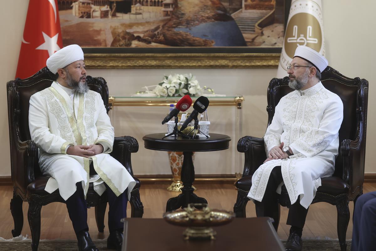 Başkan Erbaş “Birlik, beraberlik ve seferberlik halinde yaralarımızı sarmaya çalışıyoruz”