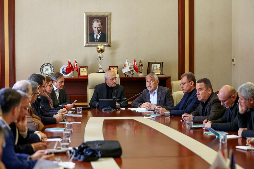 CHP LİDERİ KILIÇDAROĞLU, İMAMOĞLU VE BAŞKANLAR VATANDAŞLARIN ACISINA ORTAK OLDU