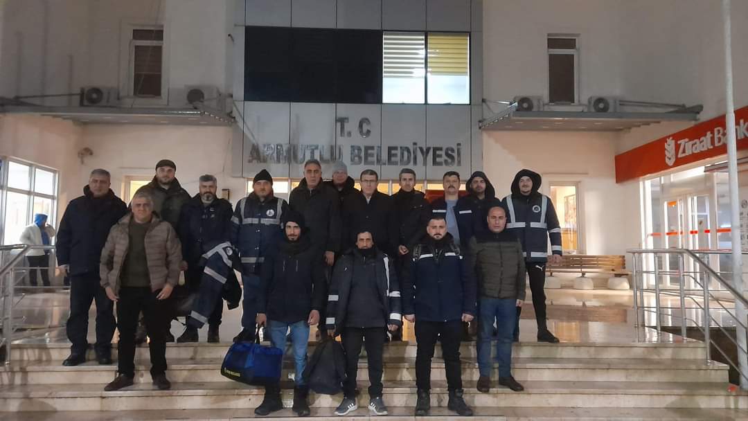 Armutlu Belediye Başkanı Mustafa Tokat deprem bölgesine arama kurtarma ekipleri gönderdi