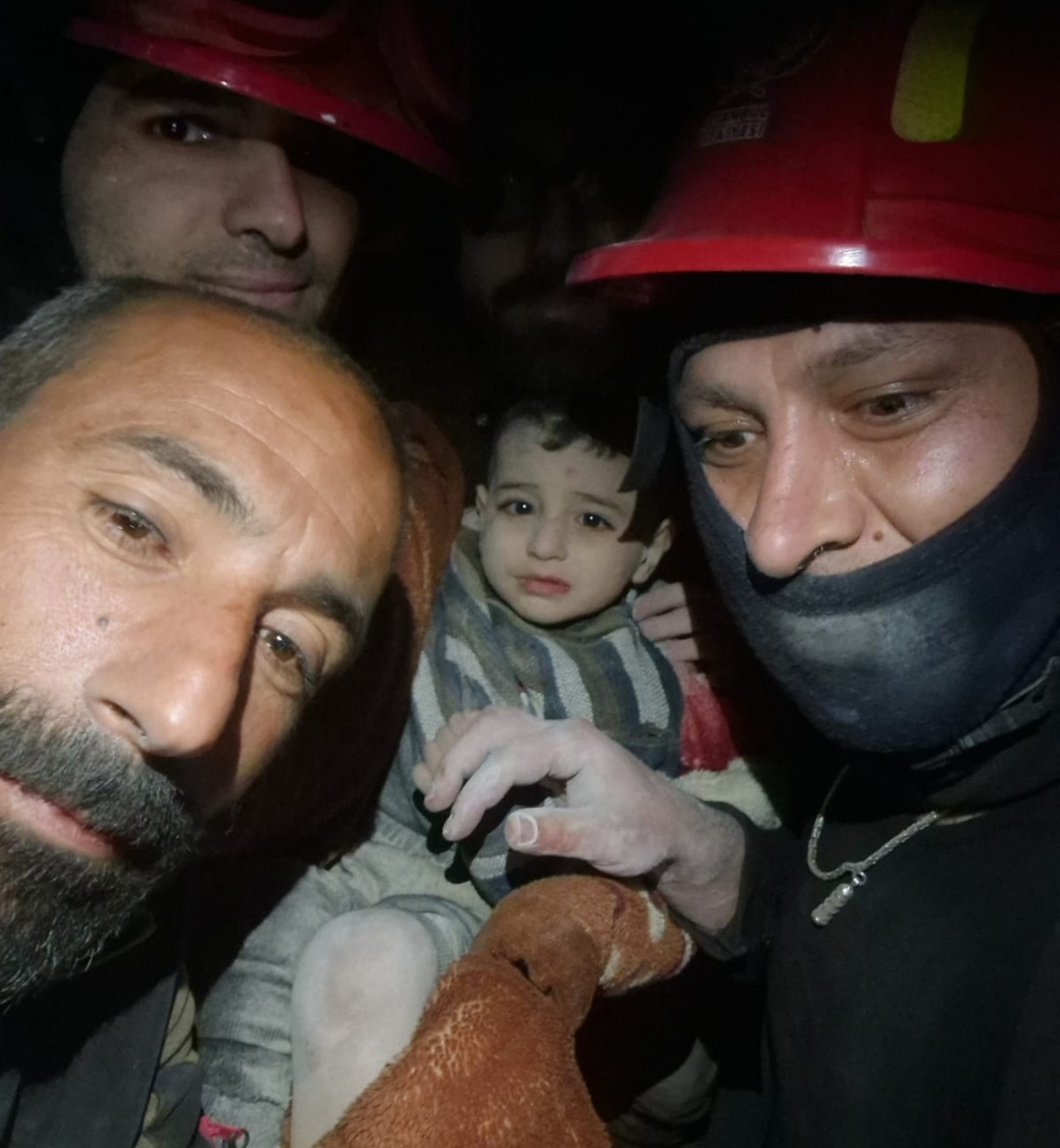 BAŞKAN İMAMOĞLU, TÜM İMKANLARIYLA HATAY’DA YARALARI SARIYOR