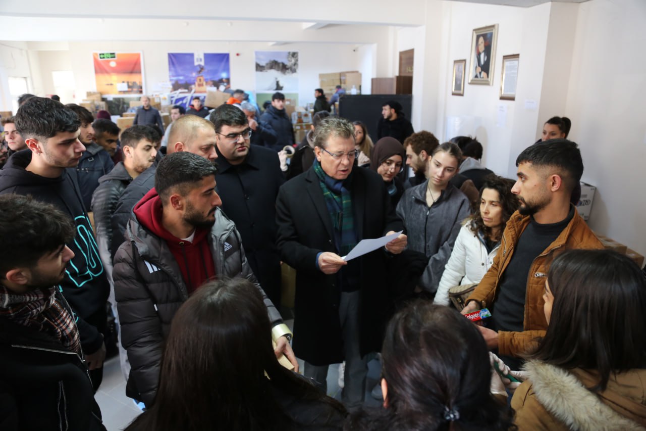 Edremit’ten üç günde 17 tır yardım gönderildi