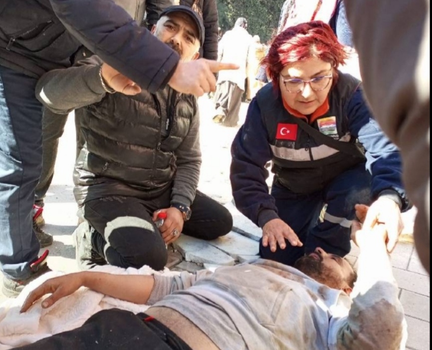 Marmaris Belediyesi Arama Kurtarma Ekibi (MABKE) enkazdan 4 can kurtararak tarih yazdı