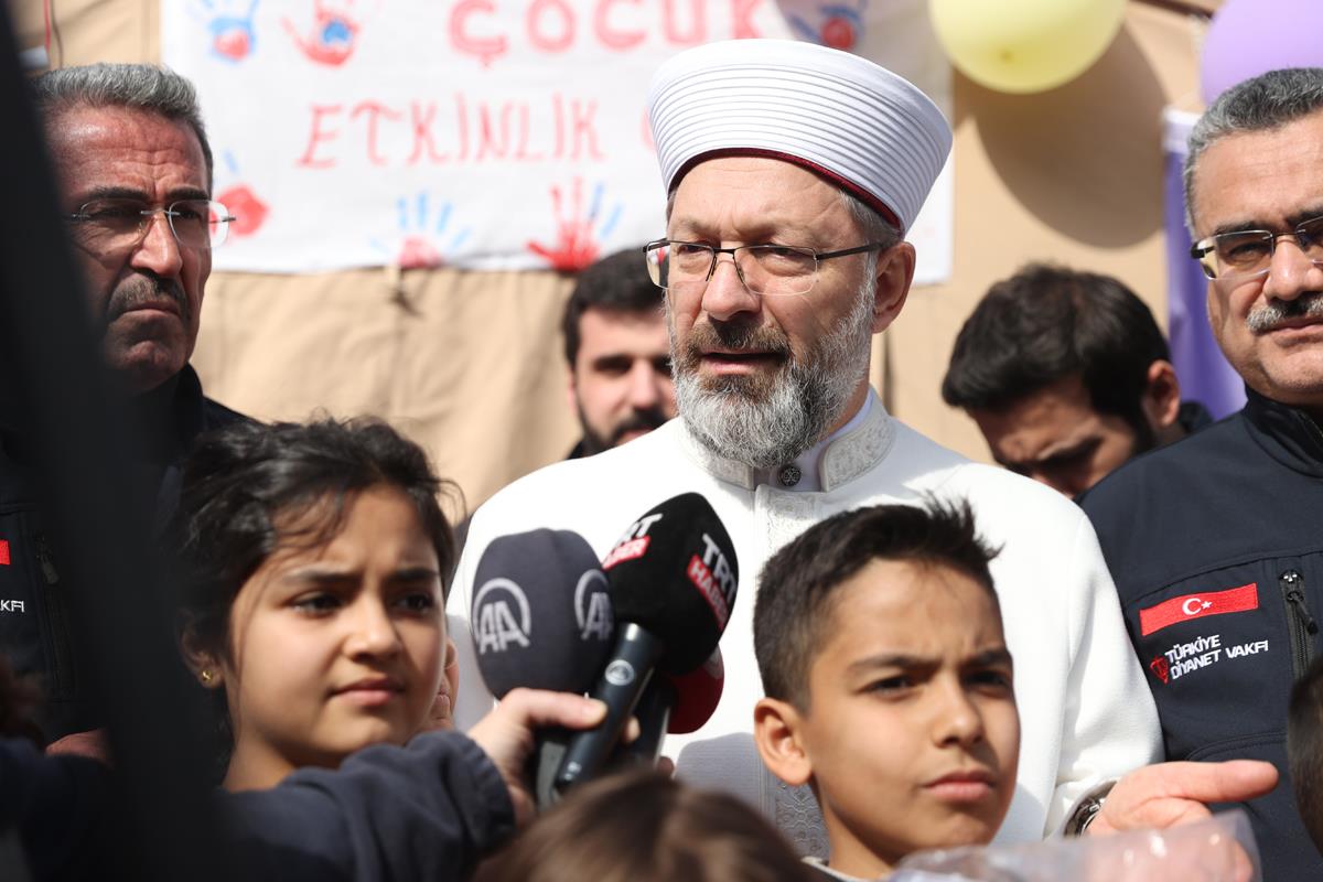 Diyanet İşleri Başkanı Erbaş, Kahramanmaraş’a geldiğini ve kentteki manzarayı gördüğünde çok üzüldüğünü söyledi.