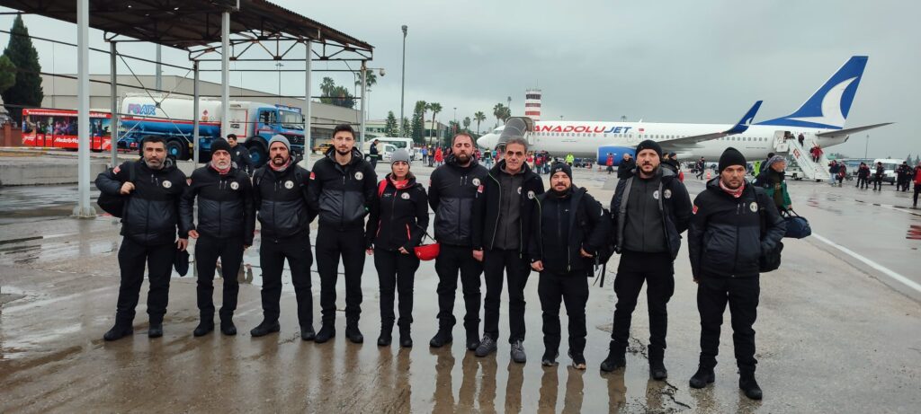 Çekmeköy’den deprem bölgesine yardım yağdı