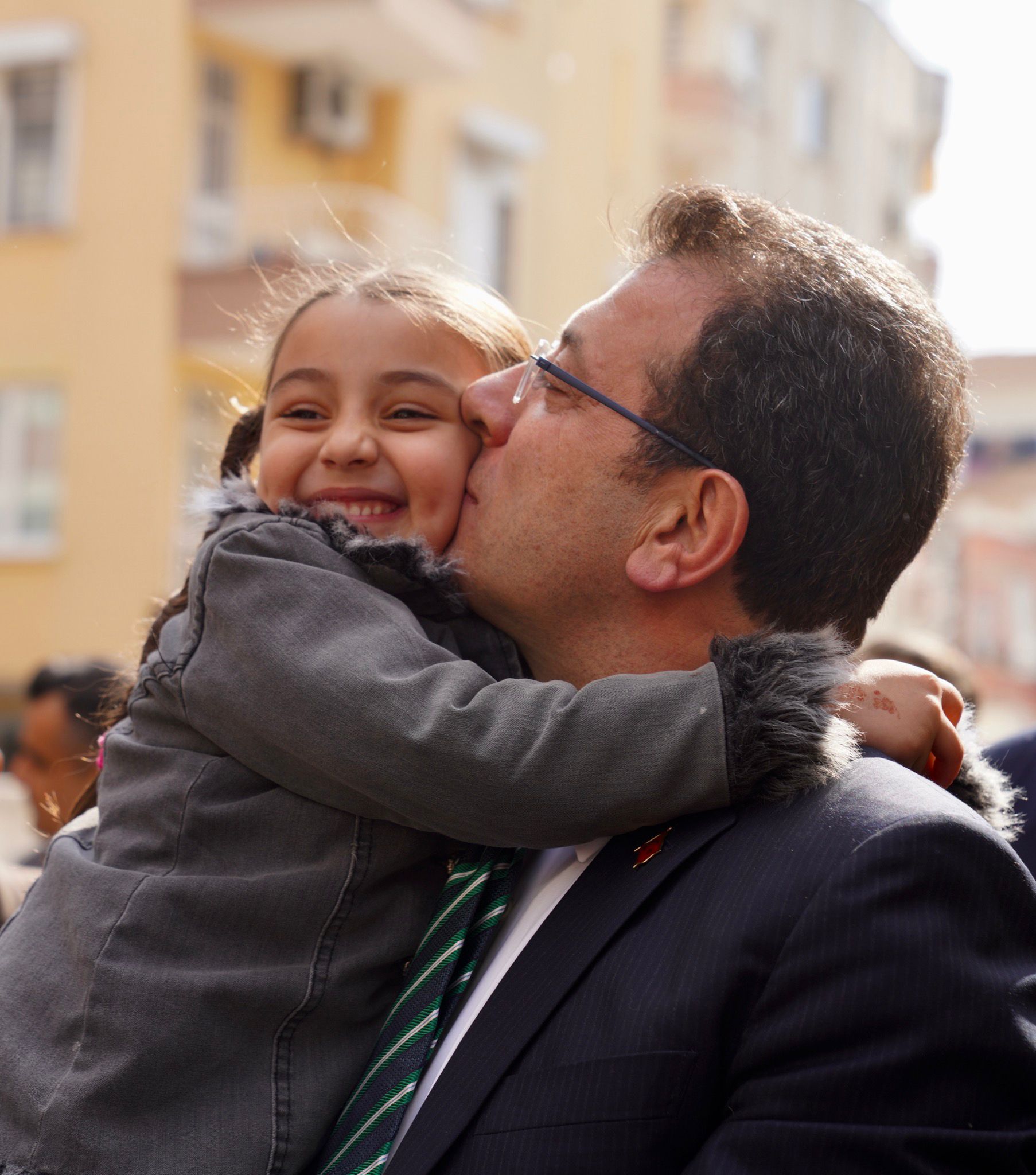 BAŞKAN İMAMOĞLU DEPREMİN YANI BAŞINDAKİ MERSİN’DE