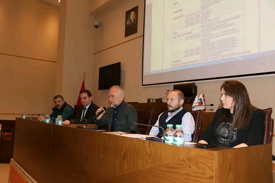 BAŞKAN POYRAZ, SİTE YÖNETİCİLERİYLE BİRLİKTE KENTSEL DÖNÜŞÜM TOPLANTISI YAPTI