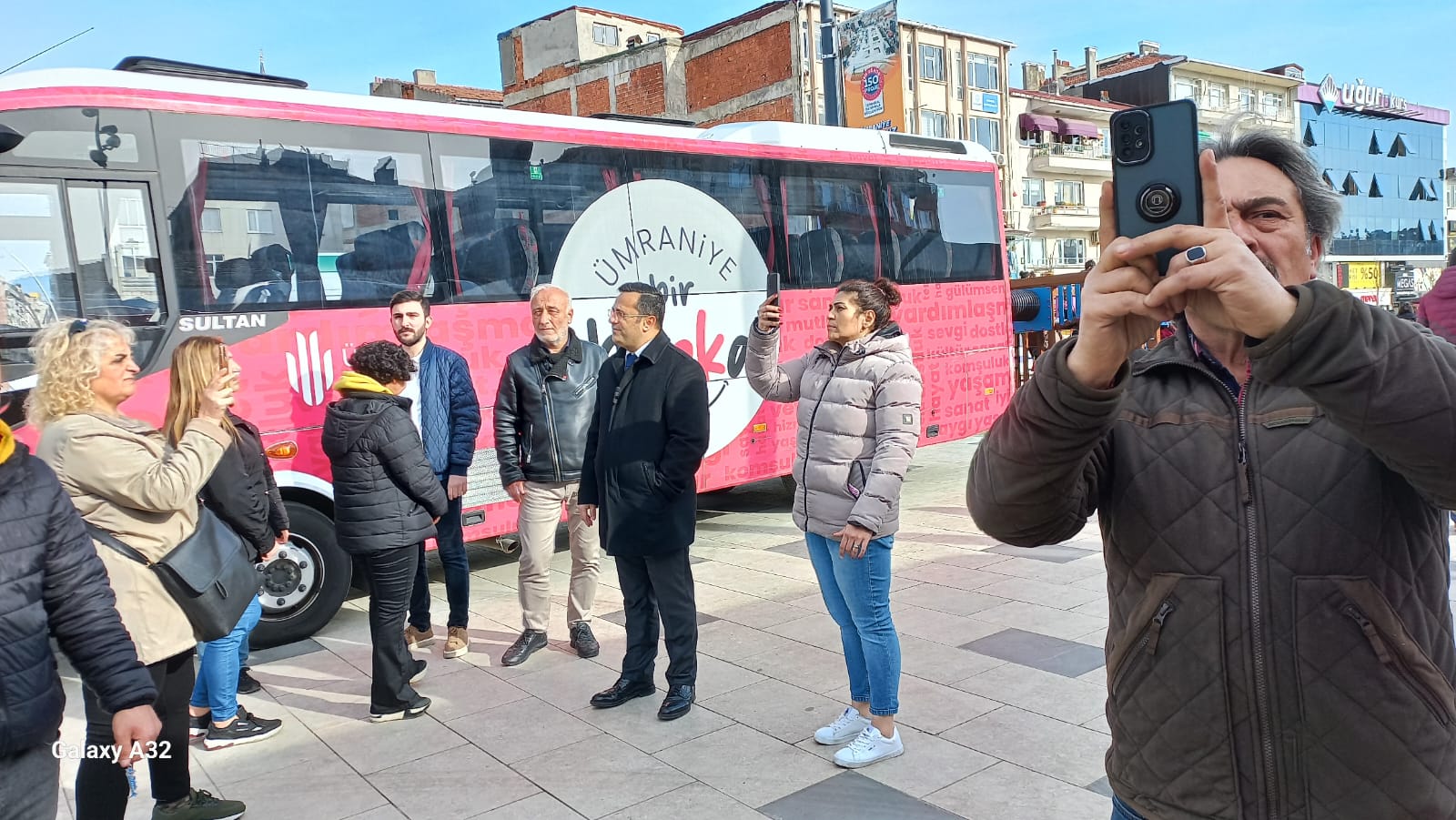 Ümraniye Belediyesi Zabıta ekipleri, İBB’nin Ramazan çadırı kurmasına izin vermedi