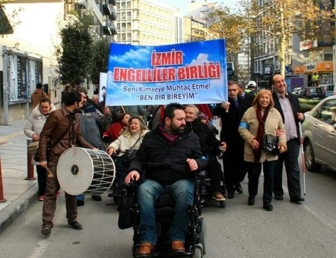 İzmir Engelli Dernekleri Birliği” deprem bölgesinde yaşayan engellileri hatırlattı