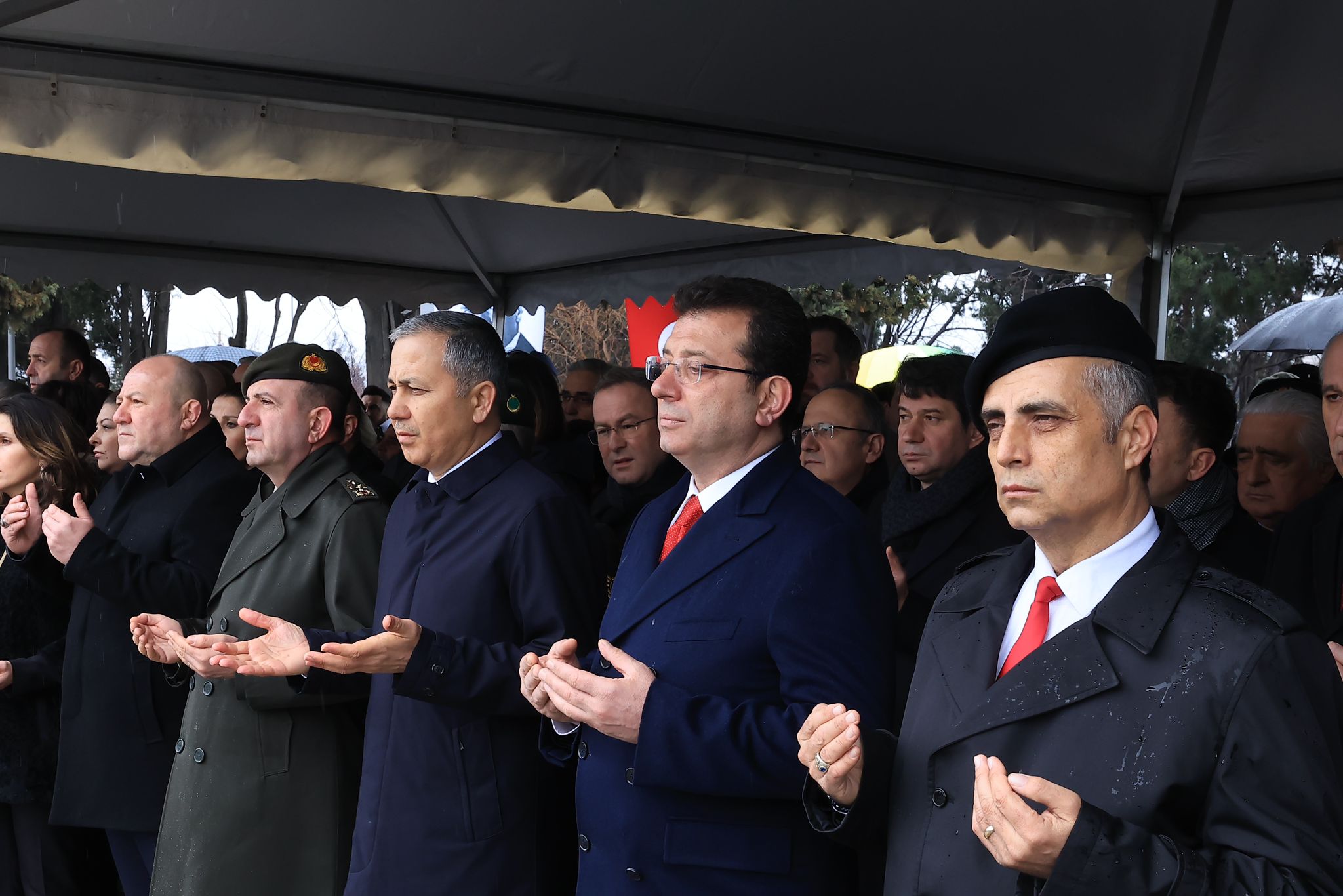 BAŞKAN İMAMOĞLU VE VALİ YERLIKAYA,  ÇANAKKALE ŞEHİTLERİNİ İSTANBUL’DA ANDI