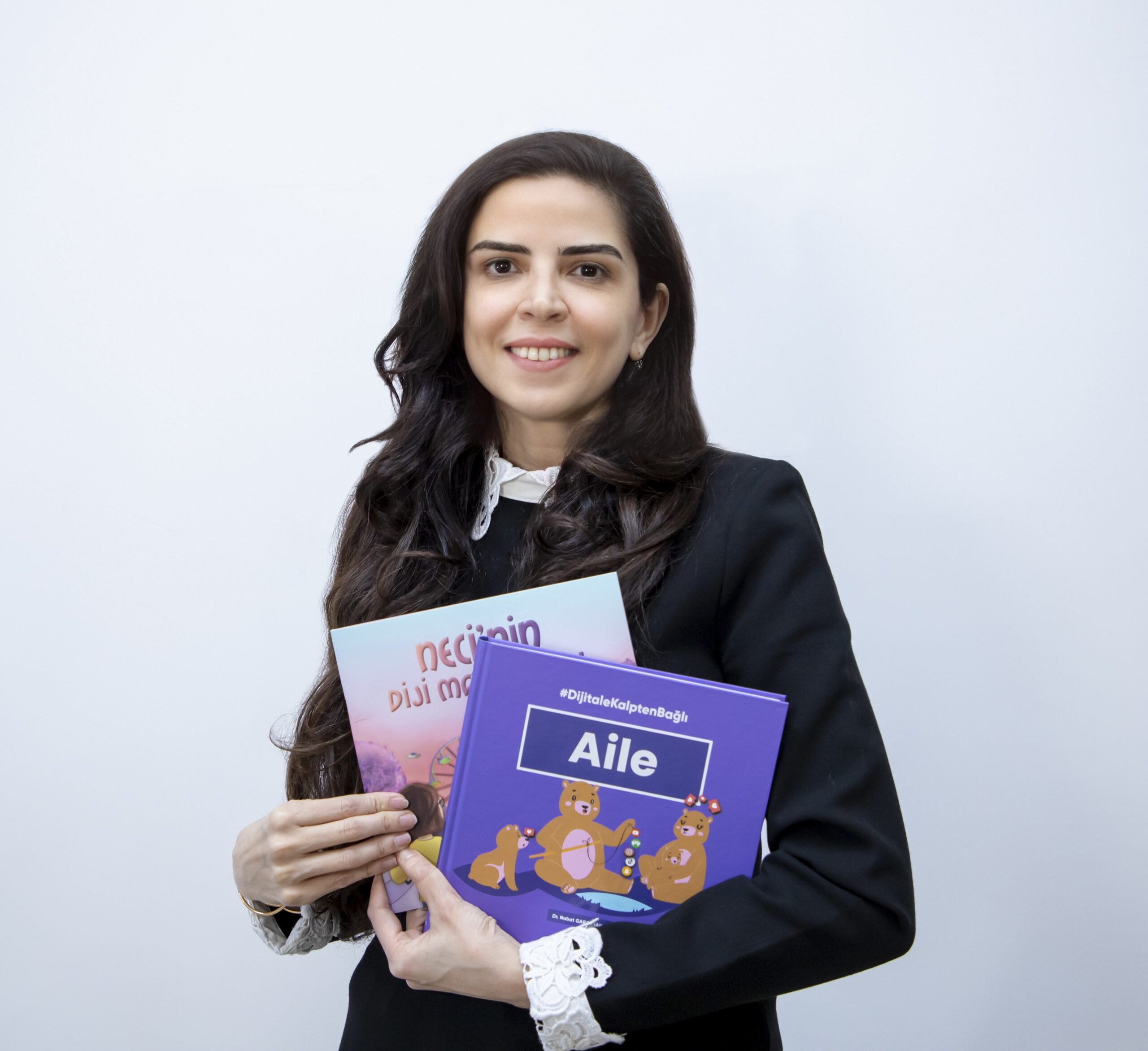 BU KİTAP, EBEVEYNLER İÇİN DİJİTAL DÜNYADA YOL HARİTASI SUNUYOR