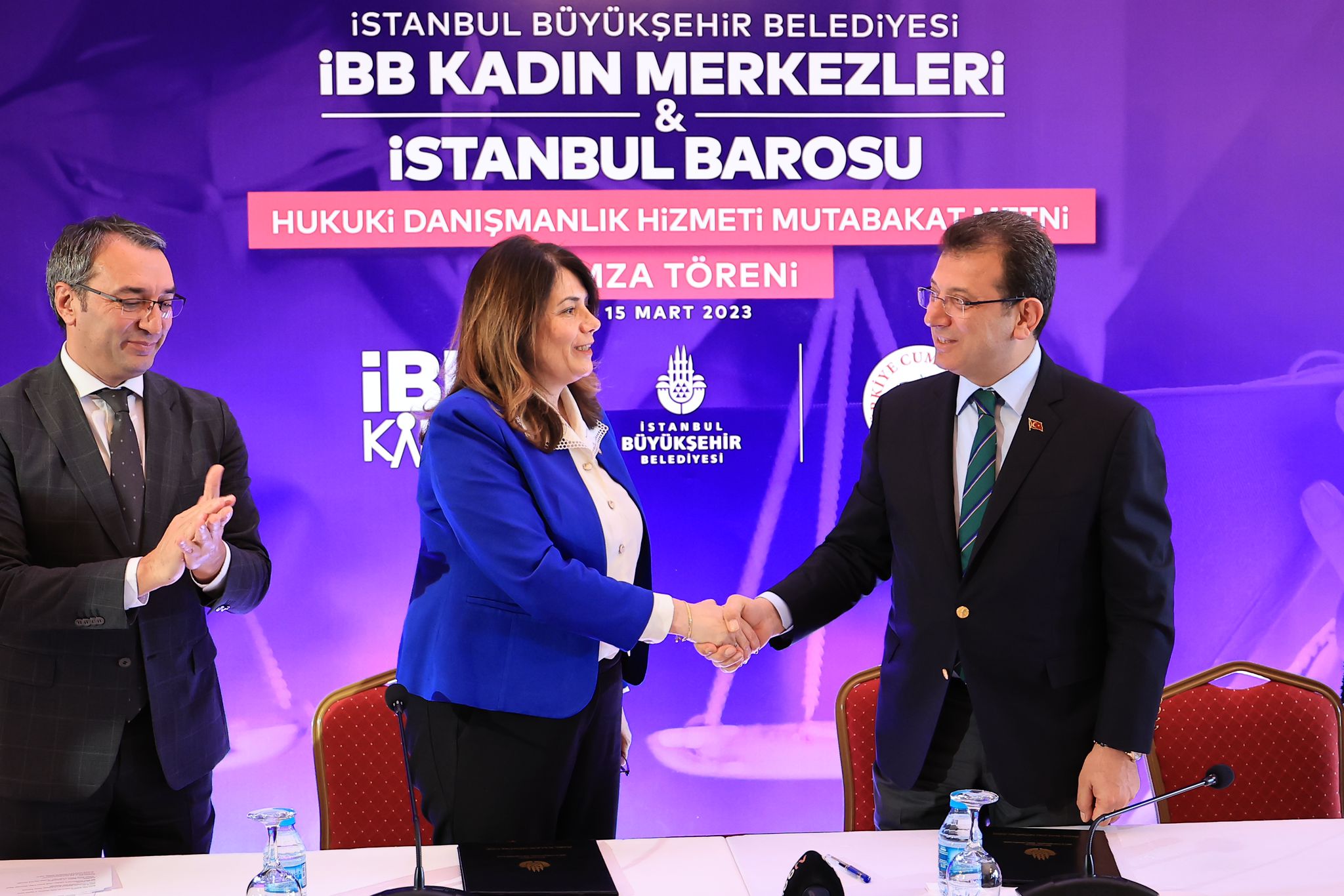 İBB Başkanı Ekrem İmamoğlu ve İstanbul Barosu Başkanı Filiz Saraç, mutabakat metnine imza atarak iş birliğini hayata geçirdi.