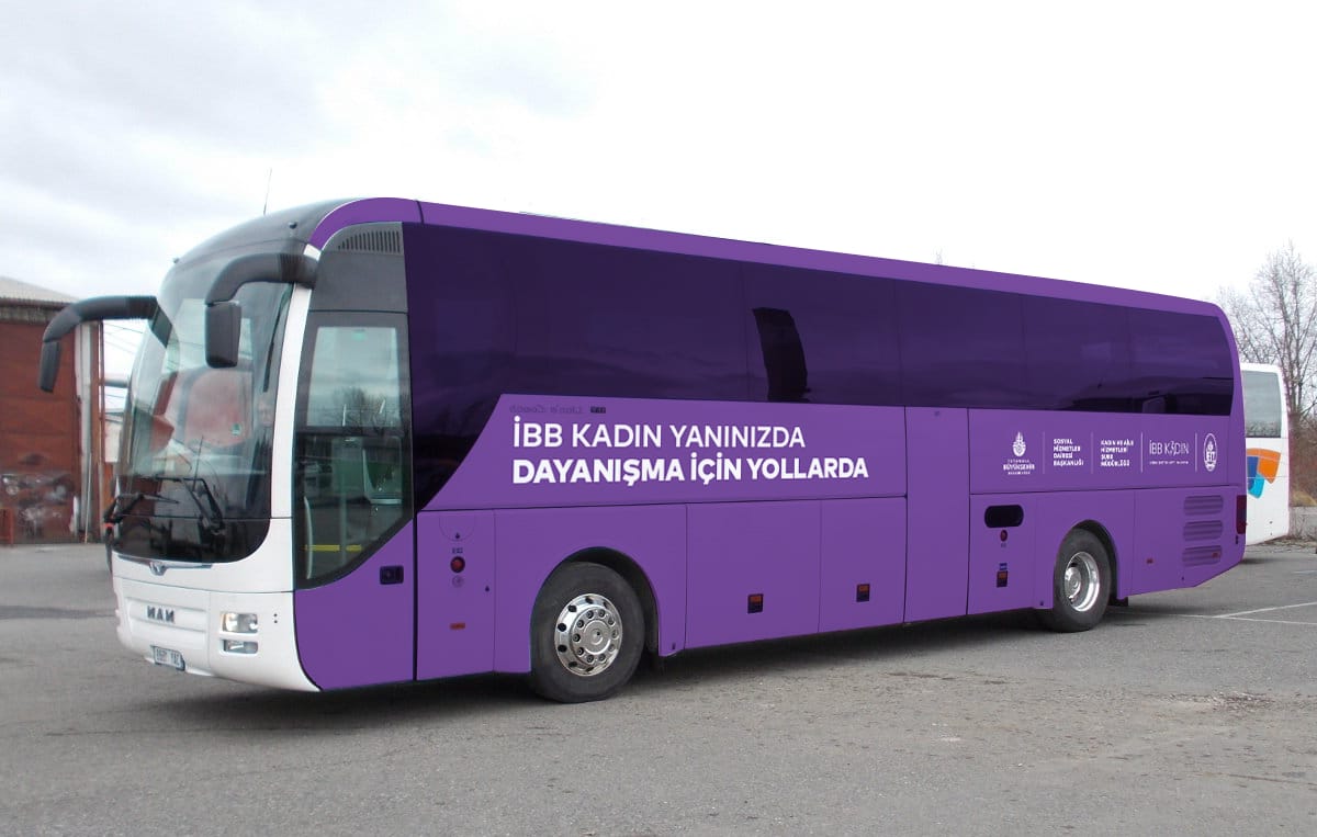 İBB NİN ‘MOR OTOBÜSÜ’ DEPREM BÖLGESİ HATAY’DA