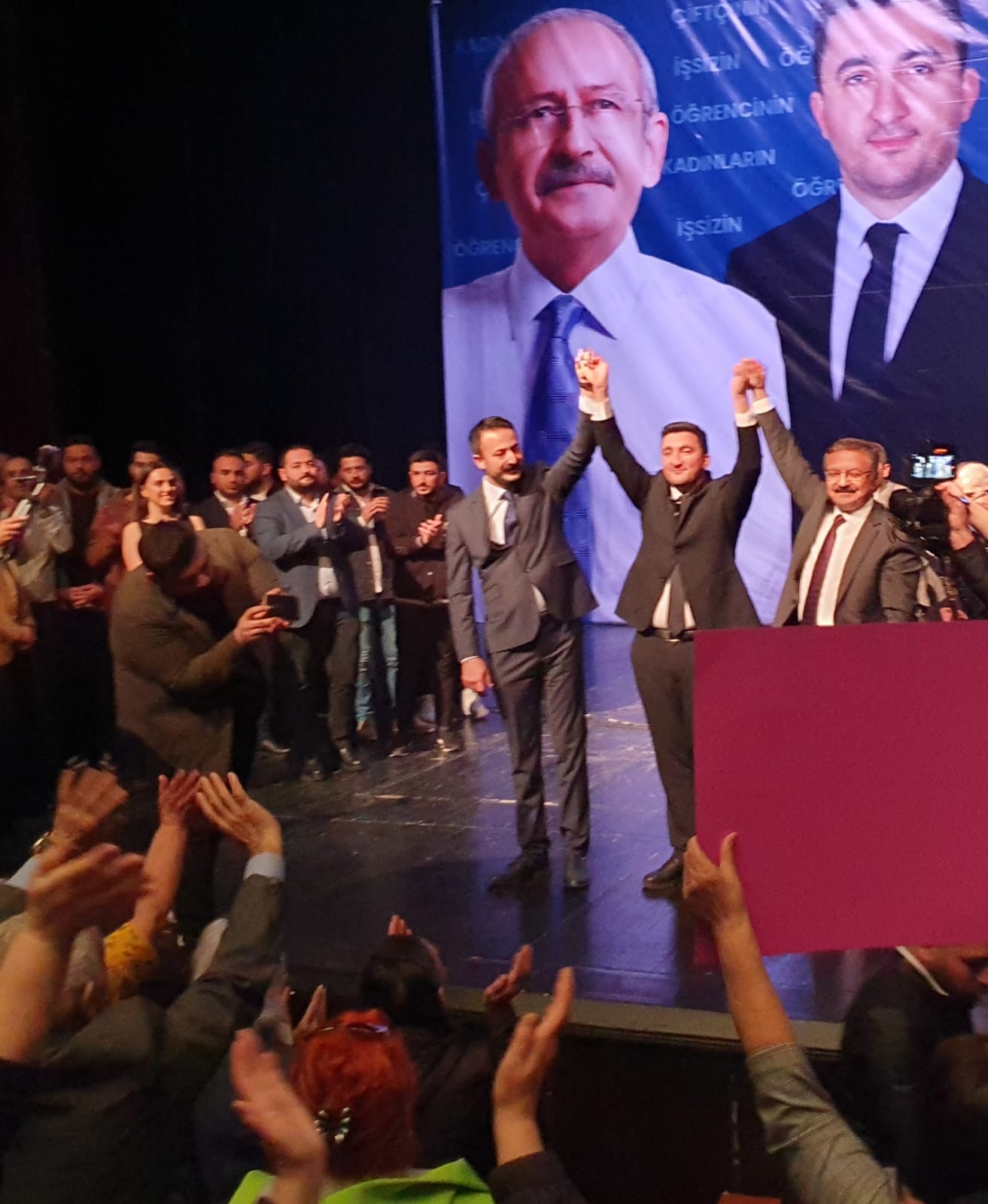 Maltepenin Evladı Kenan Otlu 1. Bölge Milletvekili Aday Adaylığını Partililerinin Yoğun İlgisiyle Açıkladı.