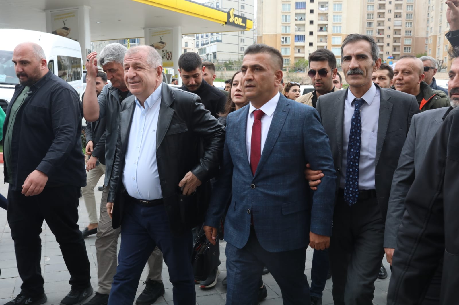 Ümit Özdağ'ın Tutuklanması, PKK ve Anayasal Değişiklikler: Türkiye'nin Siyasi Gündemine Eleştirel Bakış"