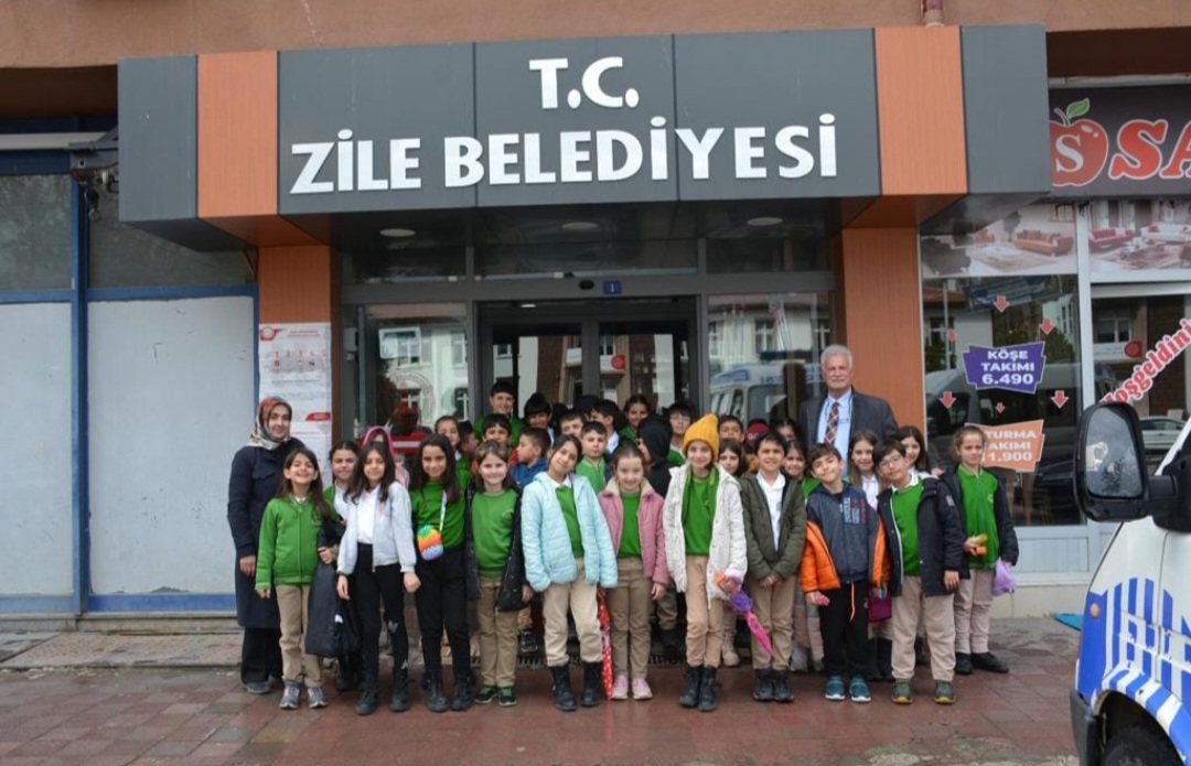 İlkokul Öğrencilerinden Zile Belediyesine Ziyaret