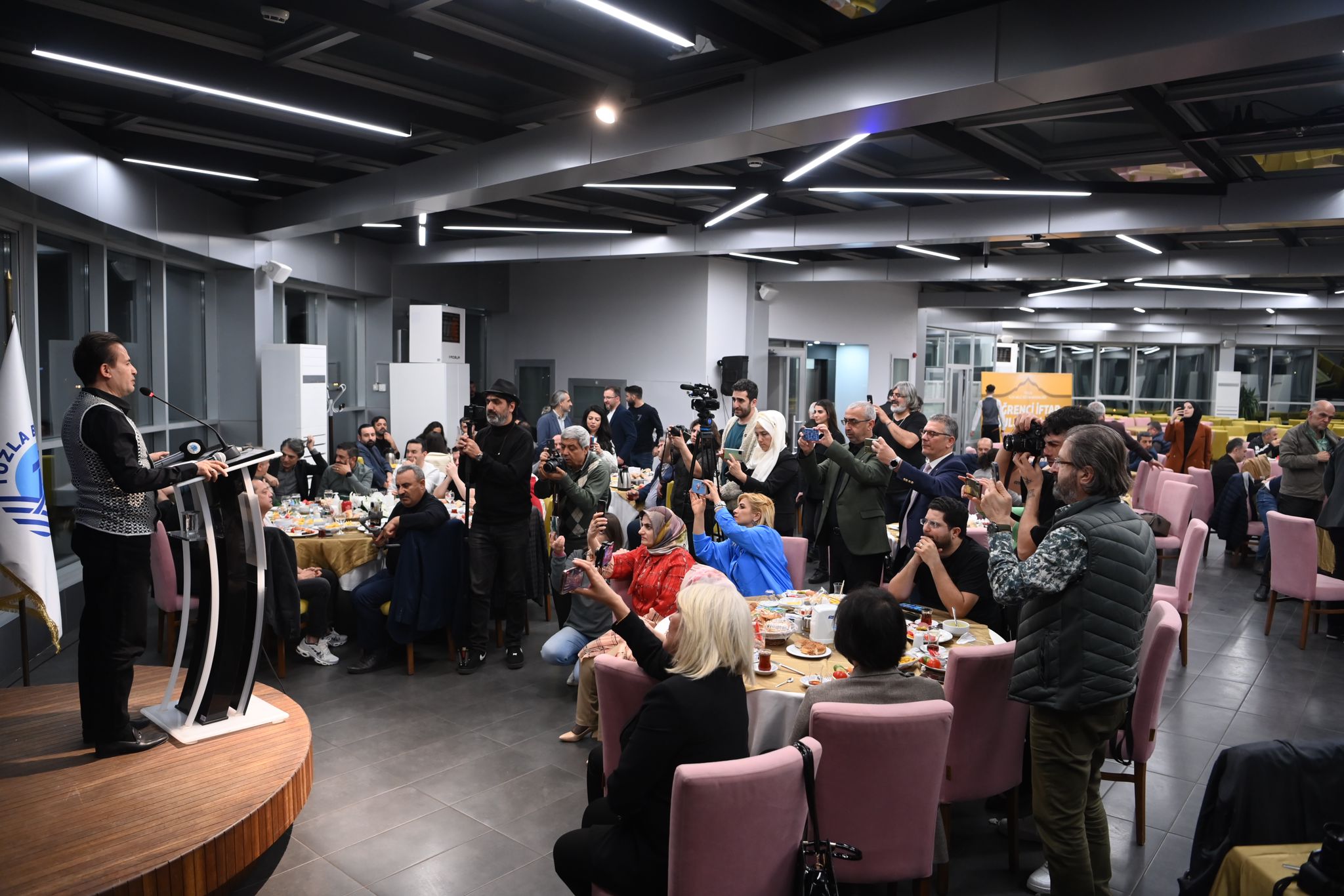 BAŞKAN YAZICI, GAZETECİ VE RADYOCULARLA SAHUR PROGRAMINDA BULUŞTU