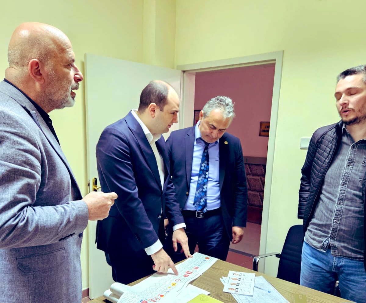 CHP Zonguldak Milletvekili Adayı Doğa Şanlıoğlu, Zonguldak Havalimanı’nda sandık nöbetinde