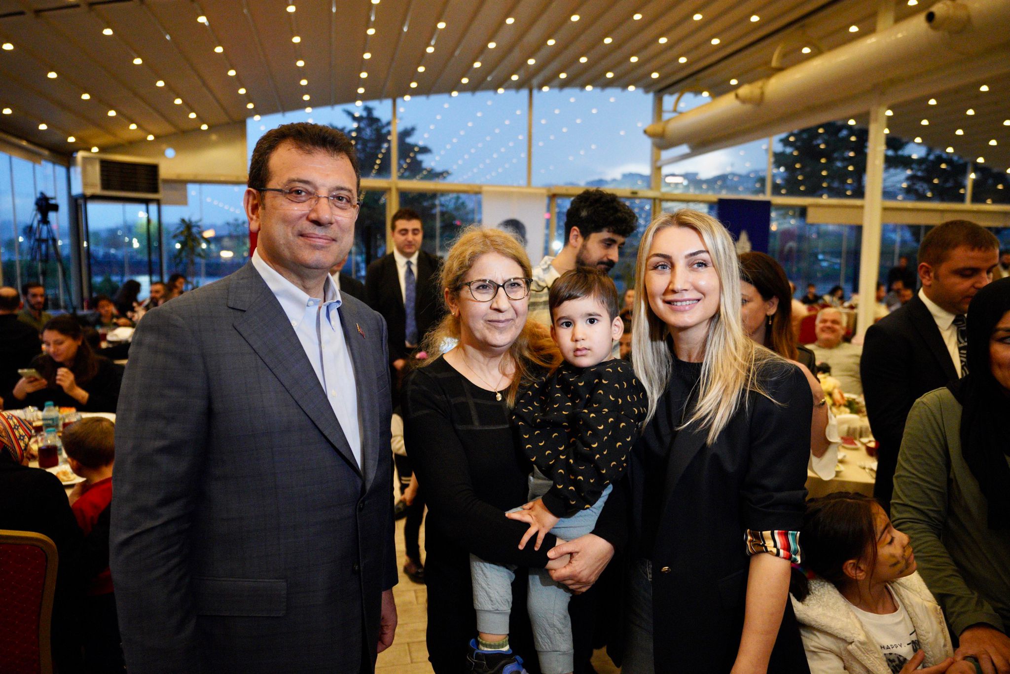 BAŞKAN İMAMOĞLU KREŞ ÖĞRENCİLERİYLE BULUŞTU: “BENİM KANKALARIM GELDİ’