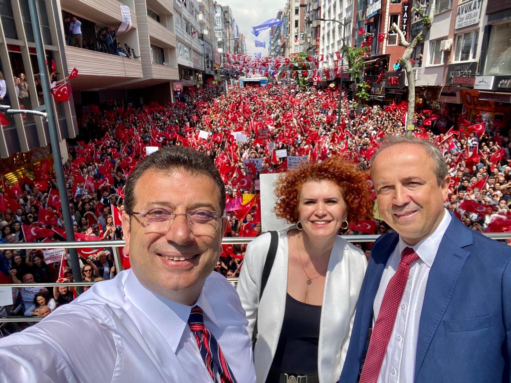 BAŞKAN İMAMOĞLU, CAMİDE SİYASET YAPMAYA KALKANLARI, YAPANLARI KORUYANLARI, ÖDÜLLENDİRENLERİ KINIYORUM