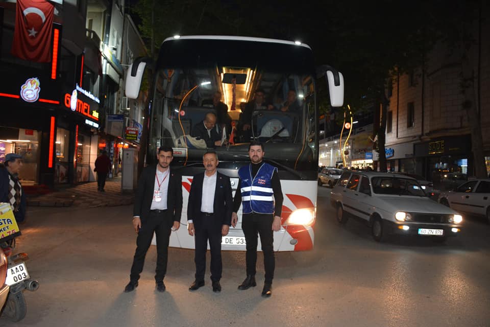 CHP Zile ilçe başkanı Bozdemir, adını altın harflere yazdırmayı başararak tarihe not düştü.  