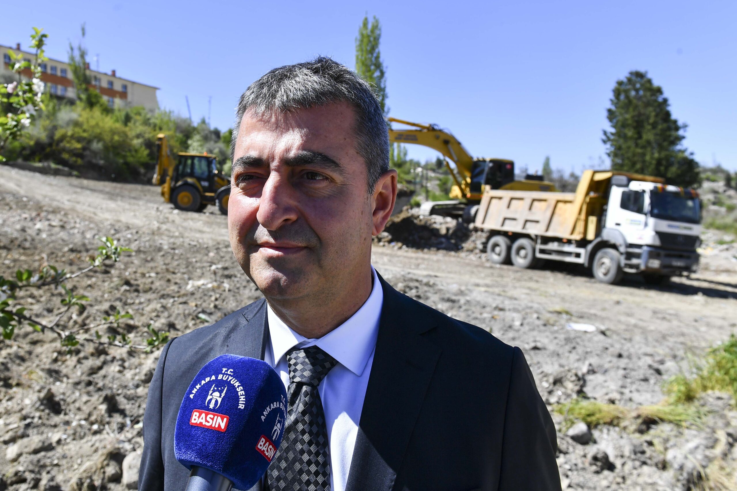 ANKARA BÜYÜKŞEHİRİN KENTSEL DÖNÜŞÜM ALANLARINDA HAFRİYAT TEMİZLEME ÇALIŞMALARI DEVAM EDİYOR