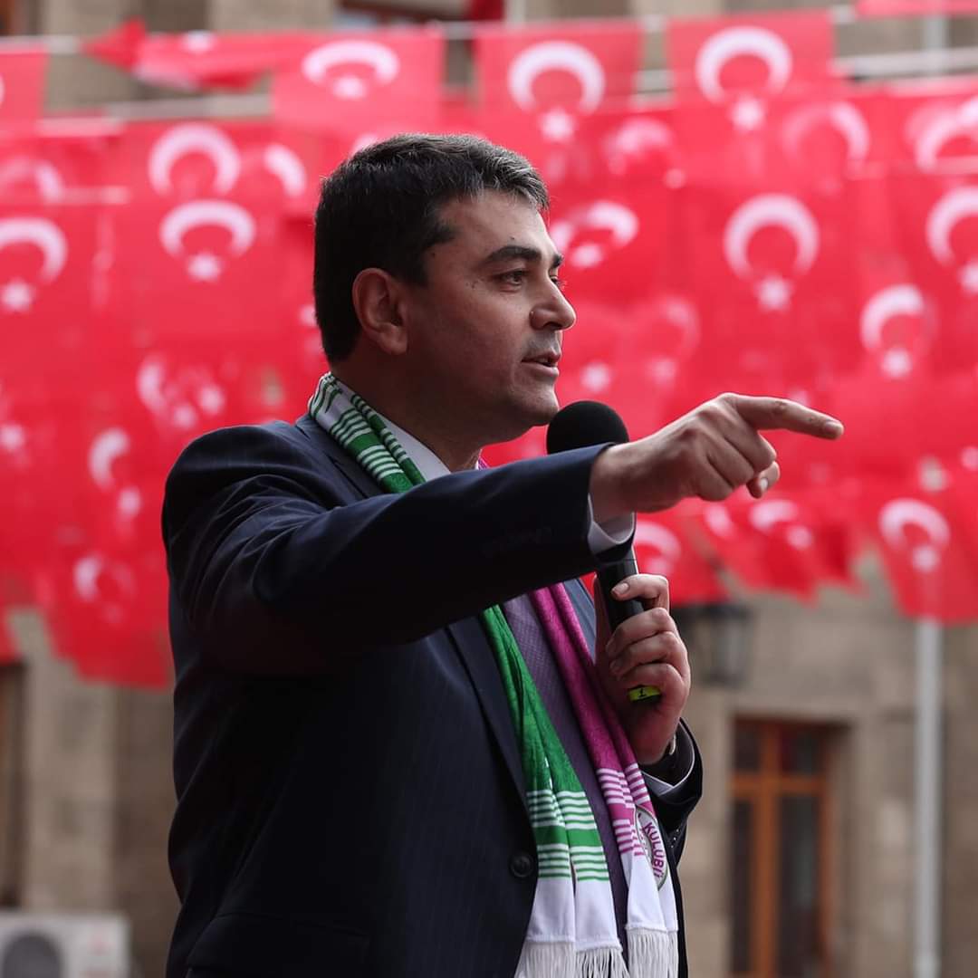 Demokrat Partisi Genel Başkanı Gültekin Uysal, İktidara Sert Eleştirilerde Bulundu: "Demokrasiyi Yok Etmeye Çalışıyorlar"