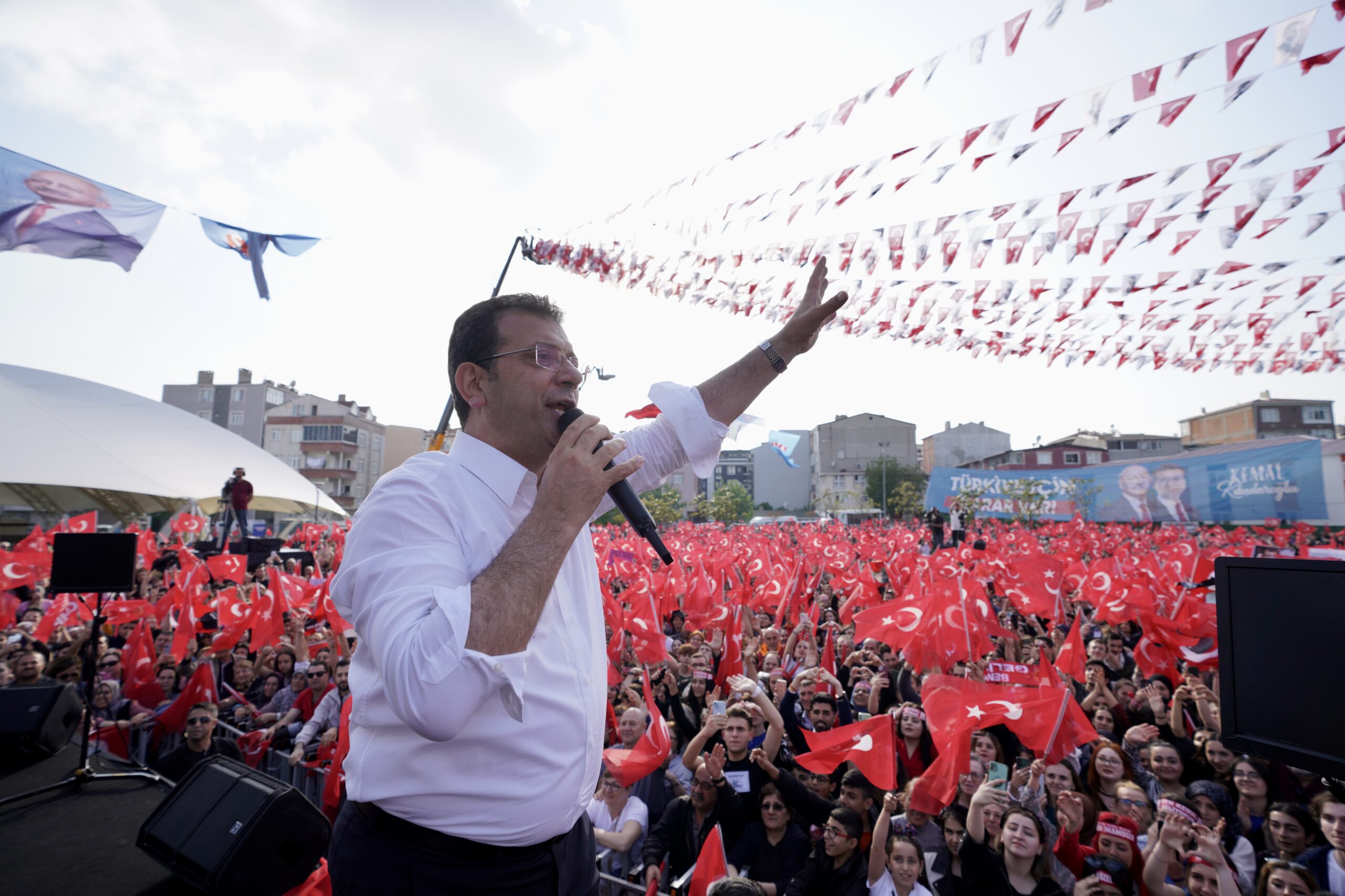 İstanbul Sokaklarında İlginç Bir Destek: “İmamoğlu’na Vereceğiz”