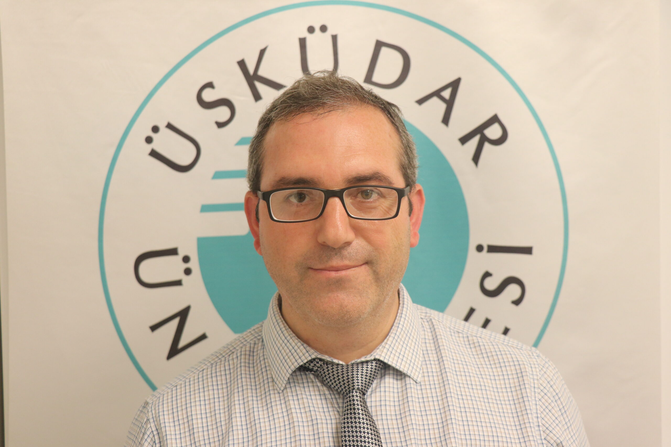 Prof. Dr. Burhan Pektaş: “Dark Web’i yasalara uygun şekilde kullanmak kullanıcıya bağlı.” “Ebeveynler Dark Web’den çocuklarını korunmak için önlem almalılar” 