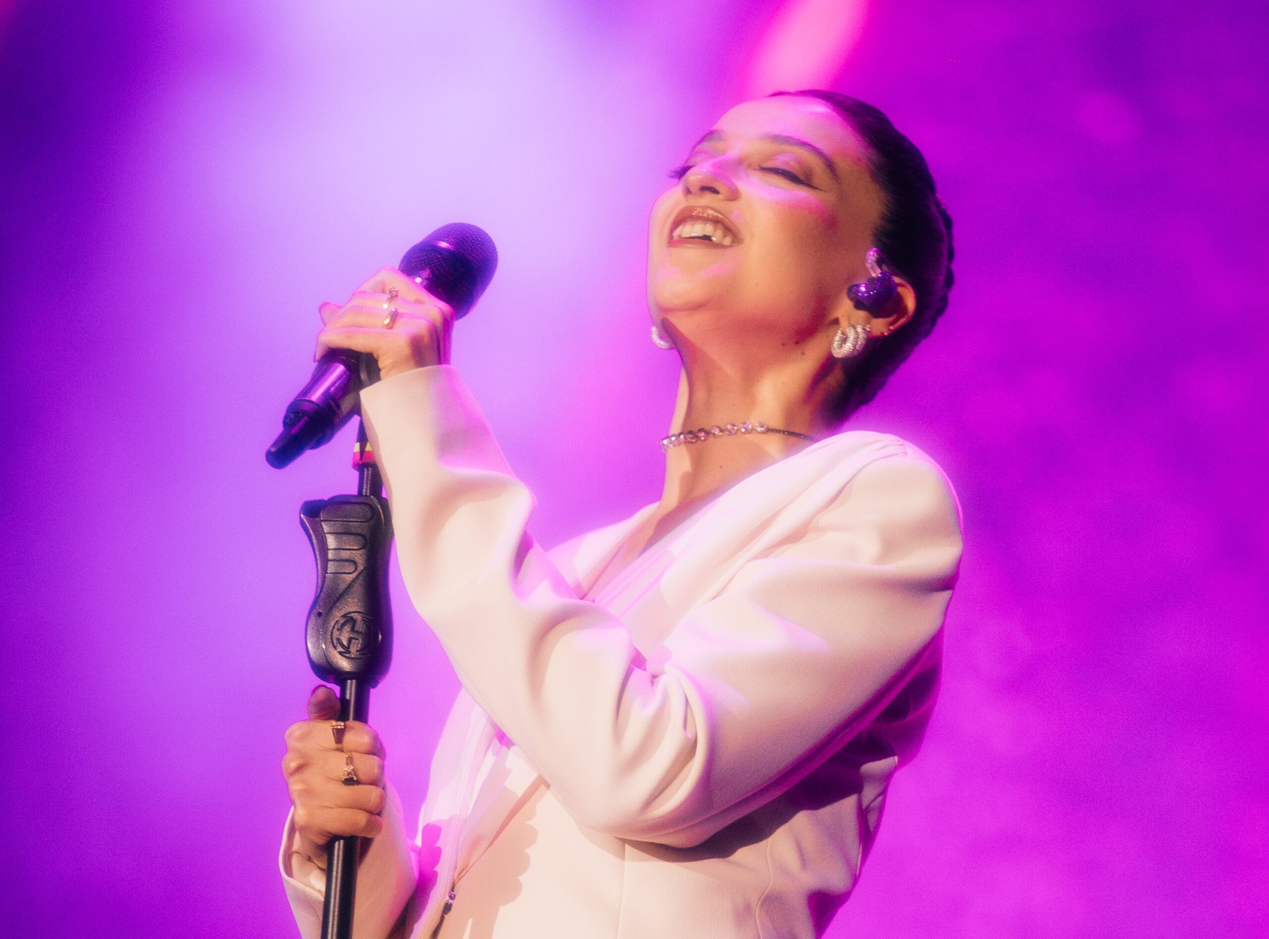 MELİKE ŞAHİN GÖZ ALICI BİR GECEYE İMZA ATTI