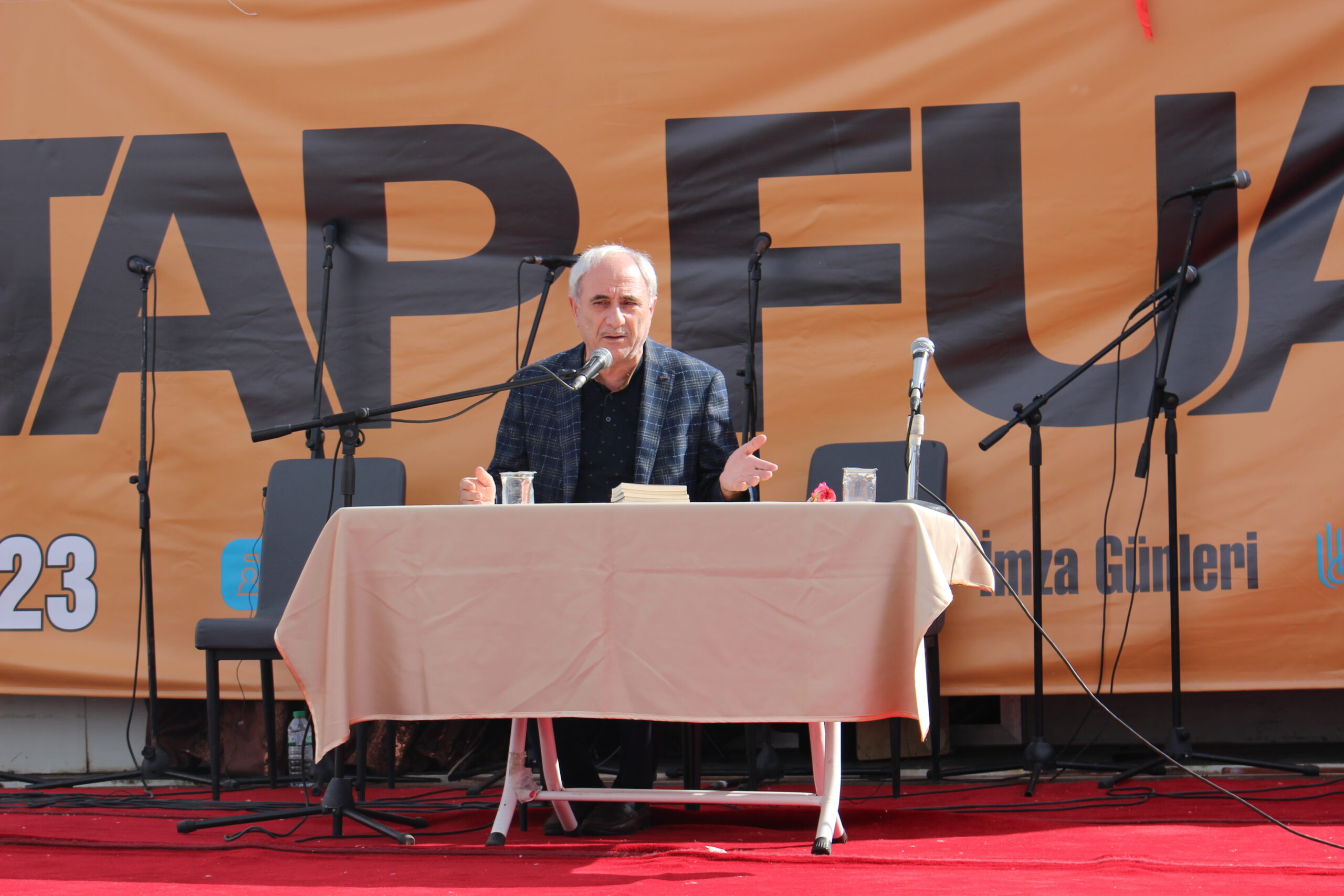 Nurullah Genç, Sinan Yağmur ve Serdar Tuncer Bitlisli kitapseverlerle 2. BETAV Bitlis Kitap Fuarı’nda buluştu