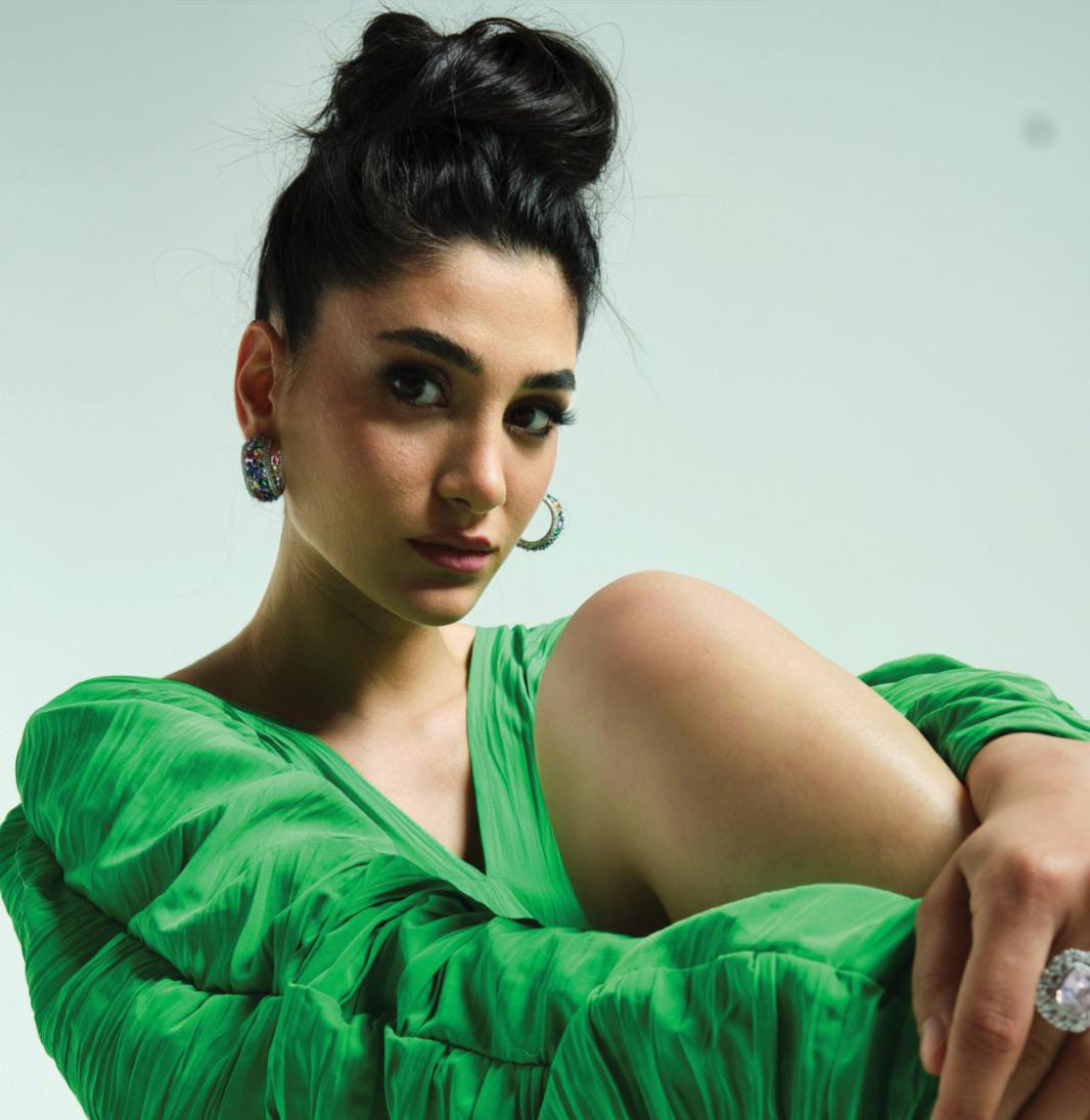 SİTARE AKBAŞ “EDEBİYAT BÜYÜK AŞKIM”