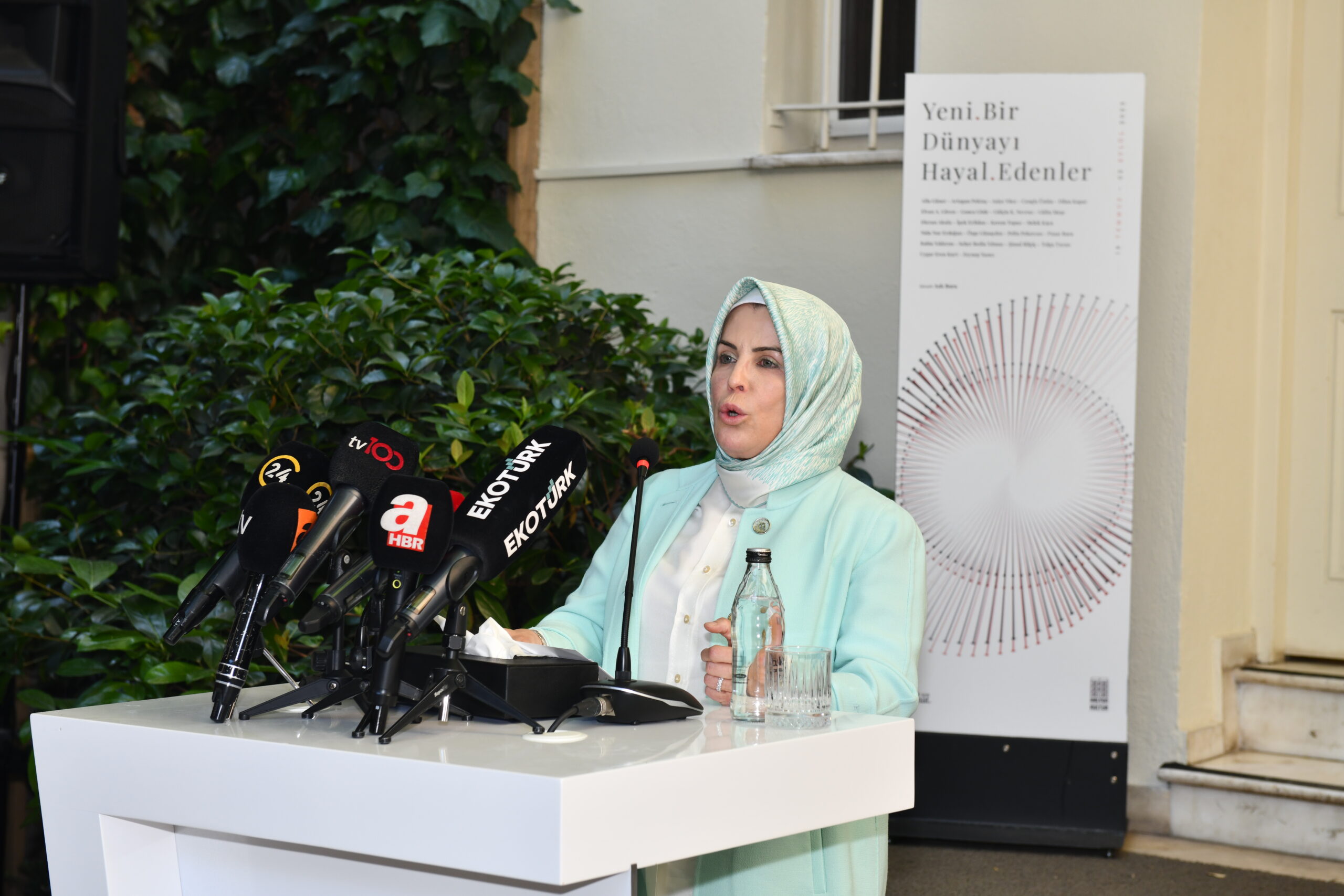 “Yeni Bir Dünyayı Hayal Edenler” Sergisi Kalyon, Kültür’de Açıldı