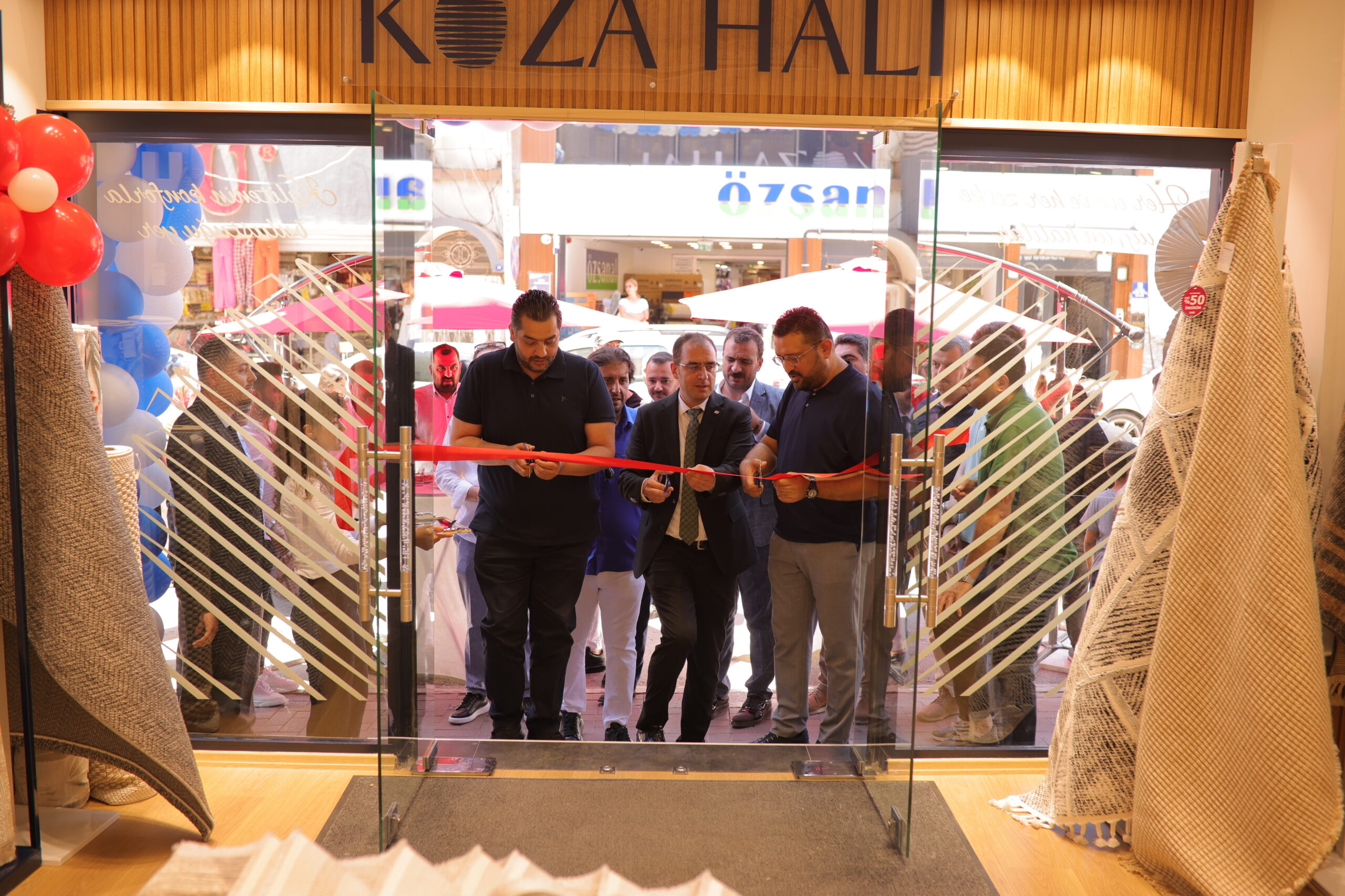 İbrahim Cingisiz, Koza Halı Yeni Gallery Mağazasını İzmir’de Açtı