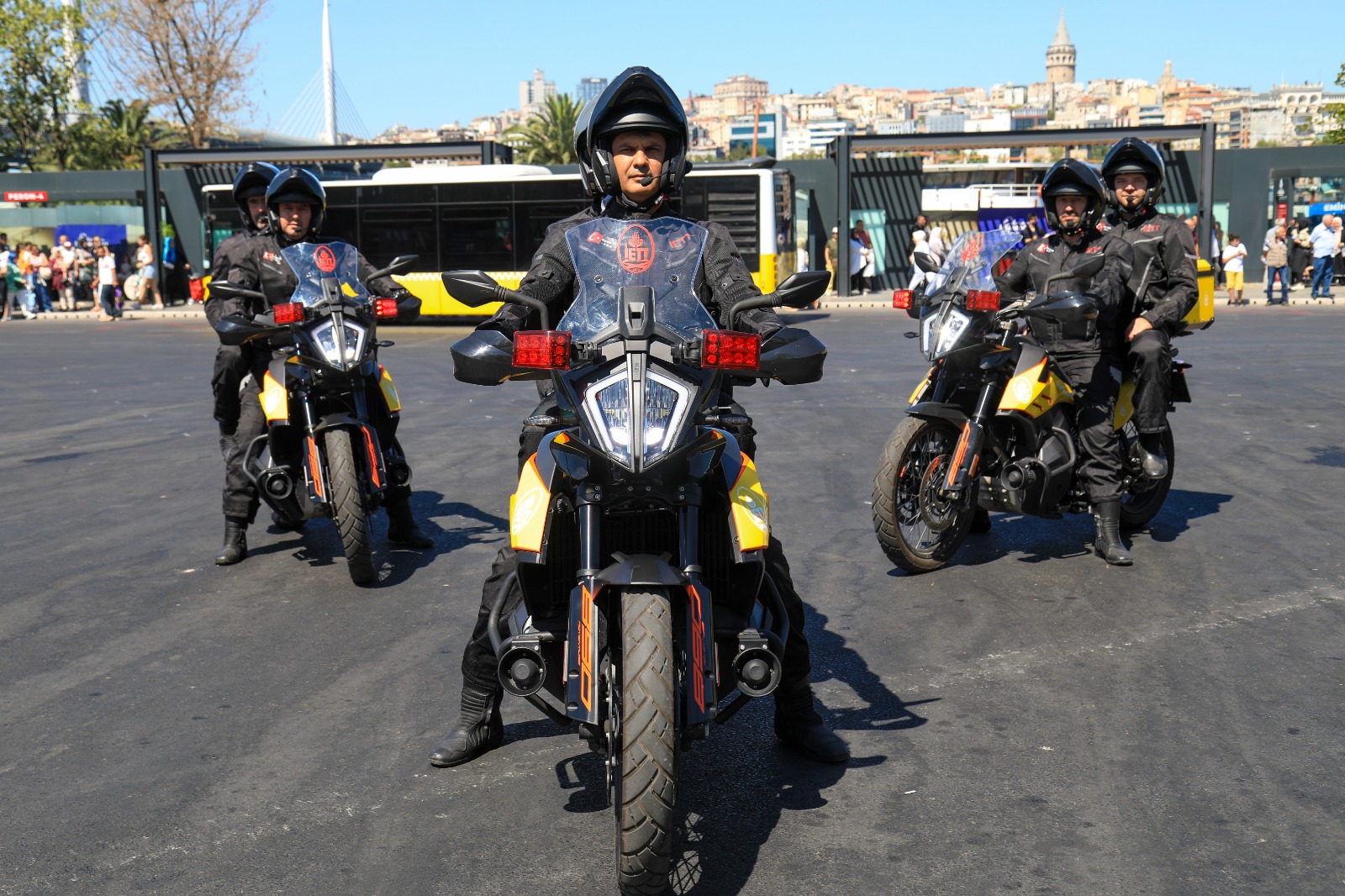 İETT’NİN MOTORLU ACİL MÜDAHALE EKİBİ İSTANBUL YOLLARINDA