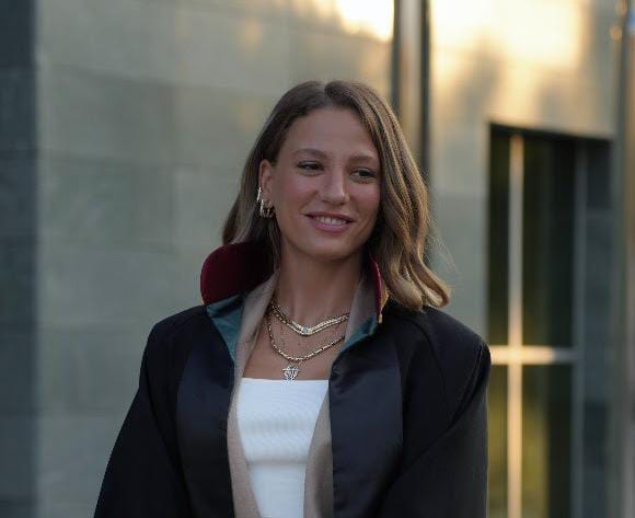 BAŞROLÜNDE SERENAY SARIKAYA’NIN YER ALDIĞI ECE YÖRENÇ İMZALI YENİ NETFLIX DİZİSİ KİMLER GELDİ KİMLER GEÇTİ’NİN ÇEKİMLERİNE BAŞLANDI