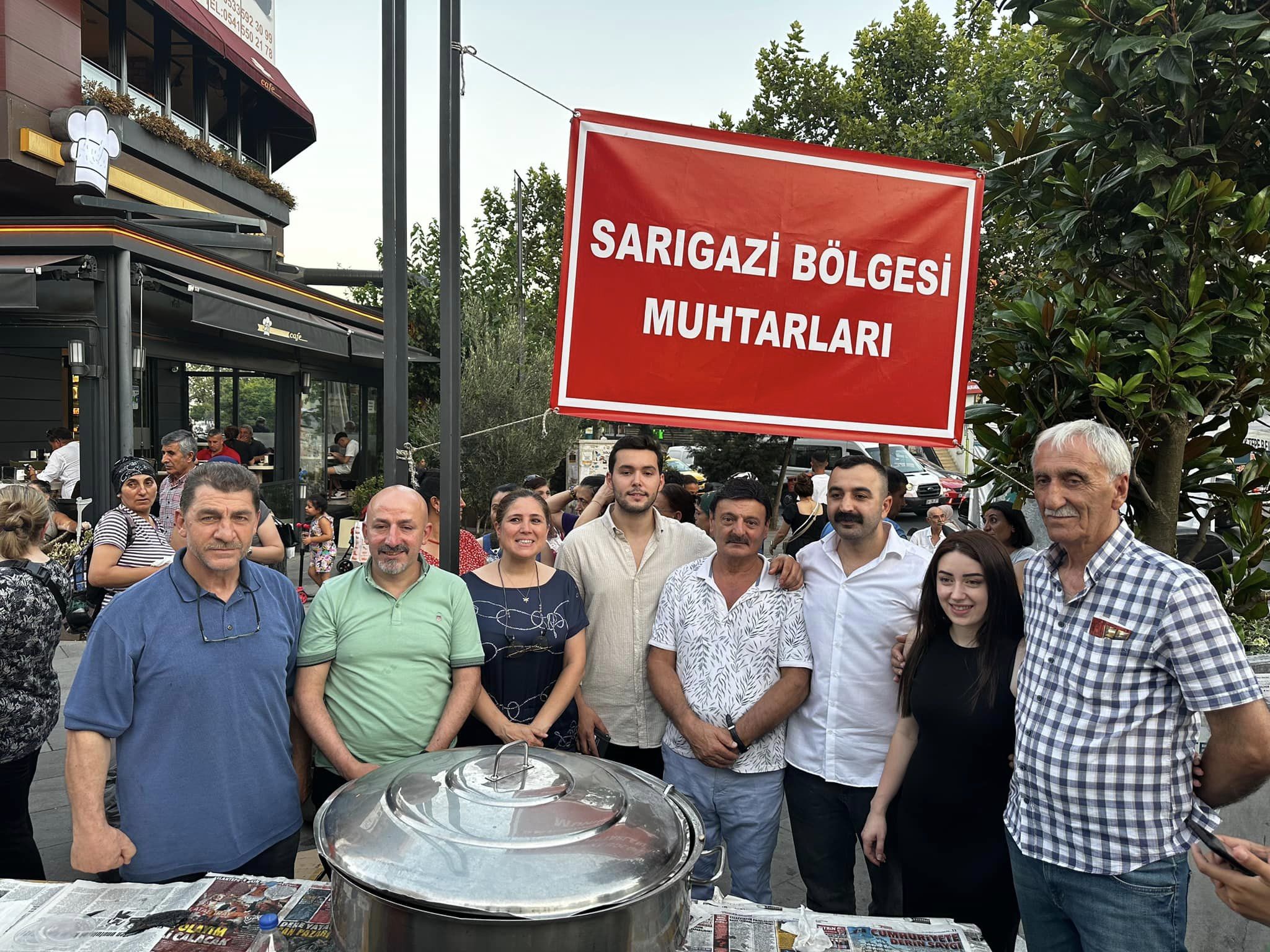 Cansu Akdağ’ın Katkılarıyla Bölge Muhtarları, Sarıgazi Meydanın’da Halka Aşure İkramında Bulundu