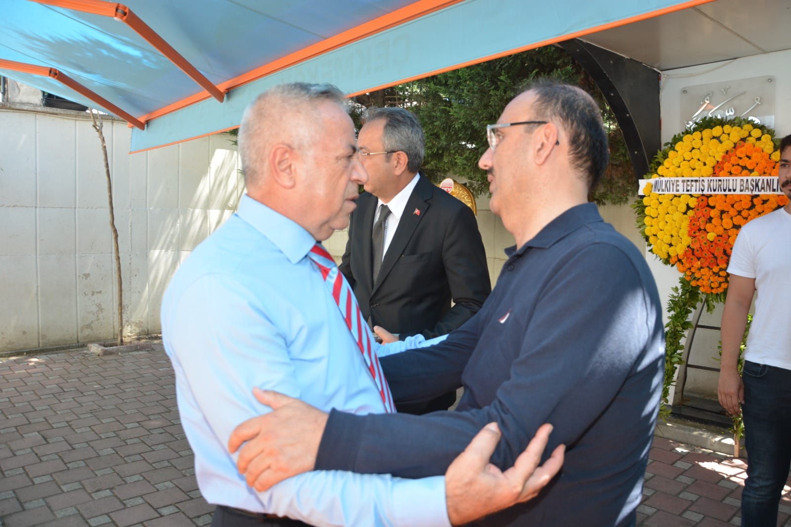 “Çekmeköy Kaymakamı, Vali-Mülkiye Başmüfettişi’nin Babasının Cenaze Törenine Katılarak Başsağlığı Diledi”