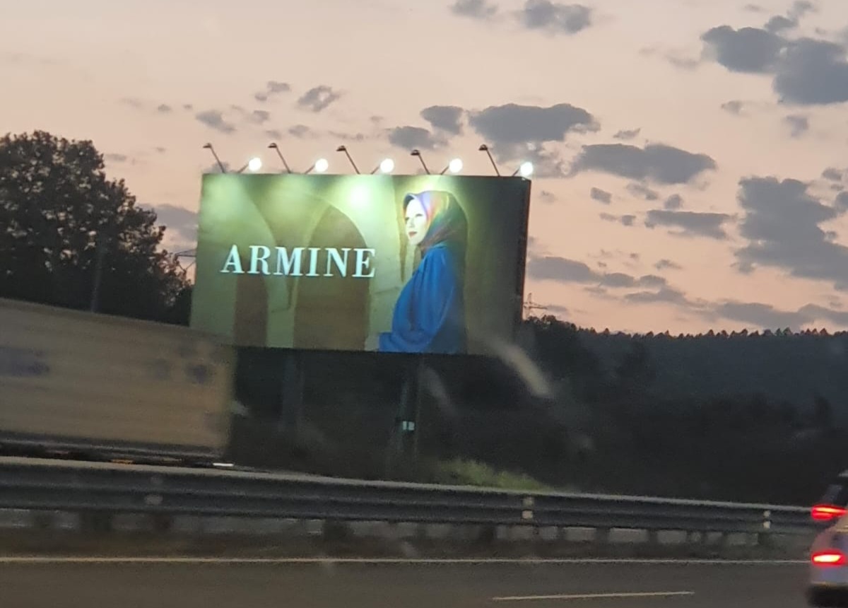 Kuzey Marmara Otoyolu’ndaki Reklam Bilbordları Sürücülere Tehlike Saçıyor