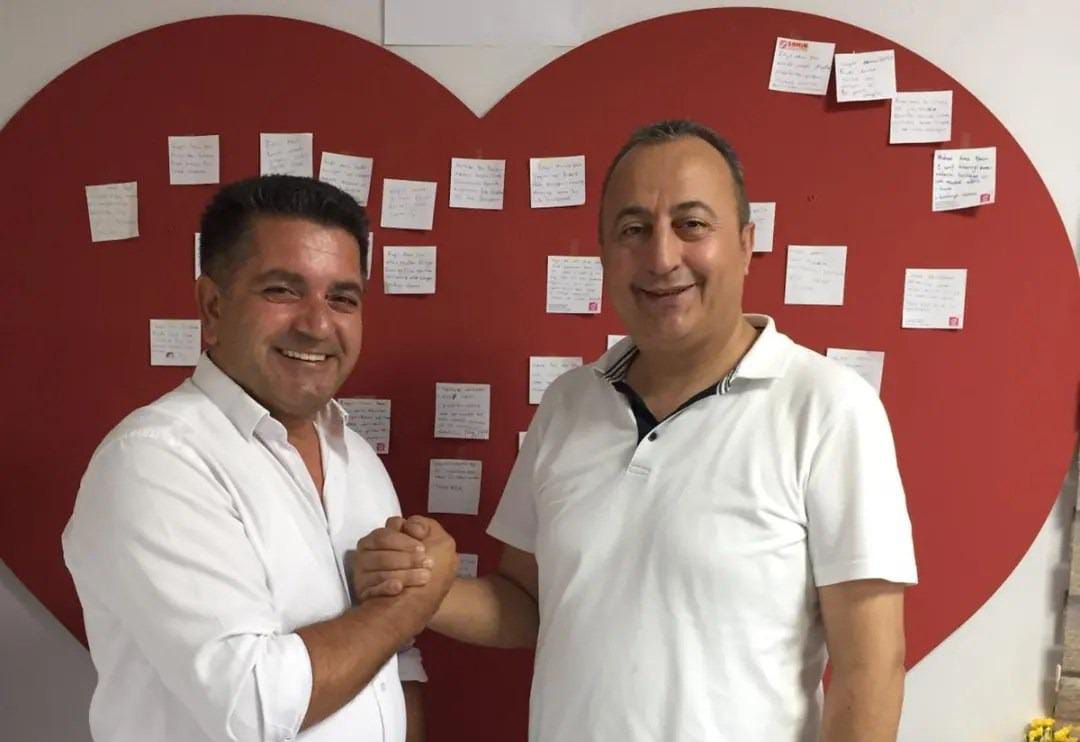 “Engin Çelik, Yardıma Muhtaç Vatandaşlar İçin Yaptığı ‘Bir Zarfin Mutluluğu’ Temasıyla Büyük İlgi Gördü: 19 Bin Nüfuslu Mahalle Muhtarı Çelik, 600 İhtiyaç Sahibine Hayırseverlerin Yardımıyla Yardım Etti”