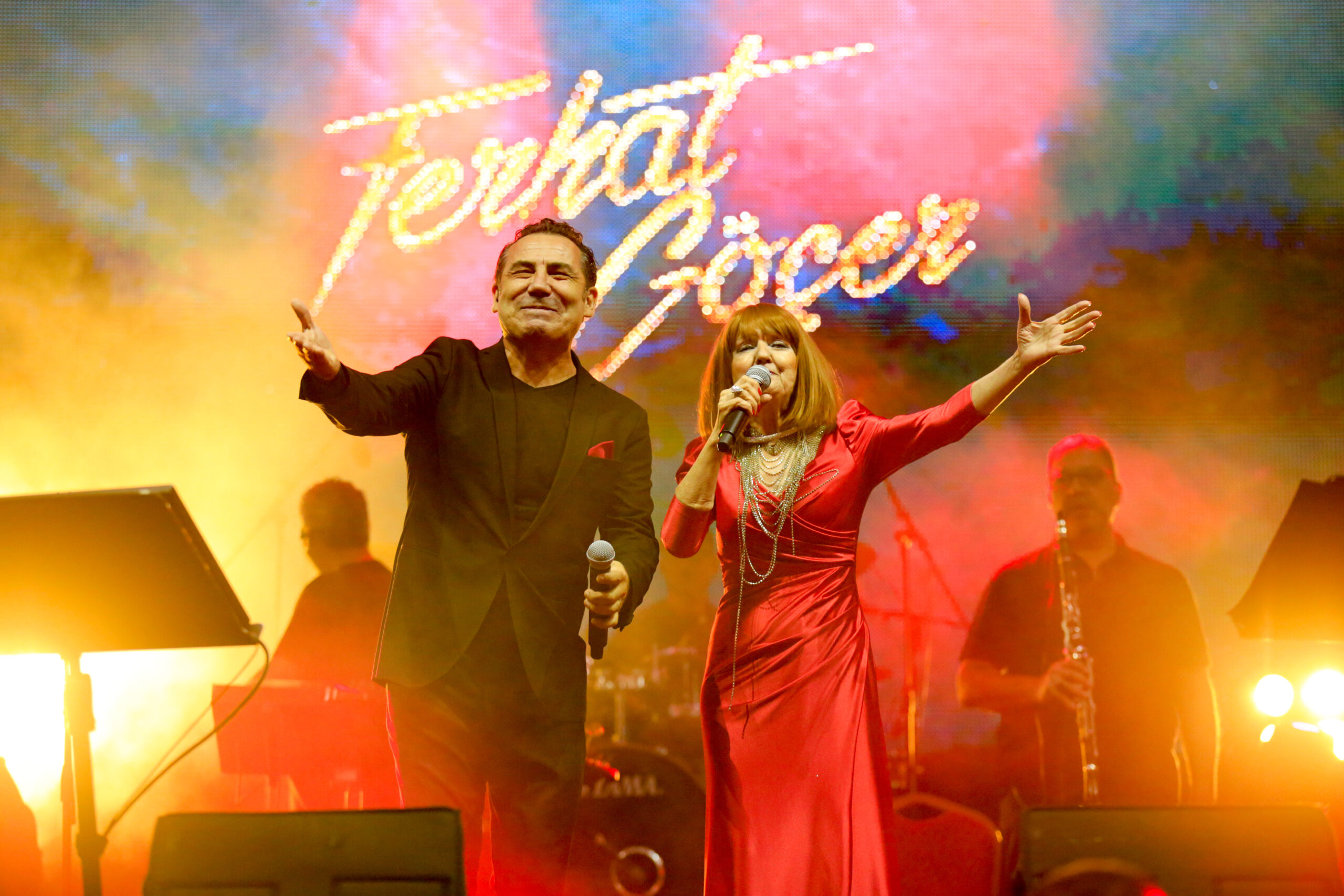 Göknur coşturdu Neşe Karaböcek efsanesi MotoFest’i salladı Ferhat Göçer ile bambaşka bir akşam