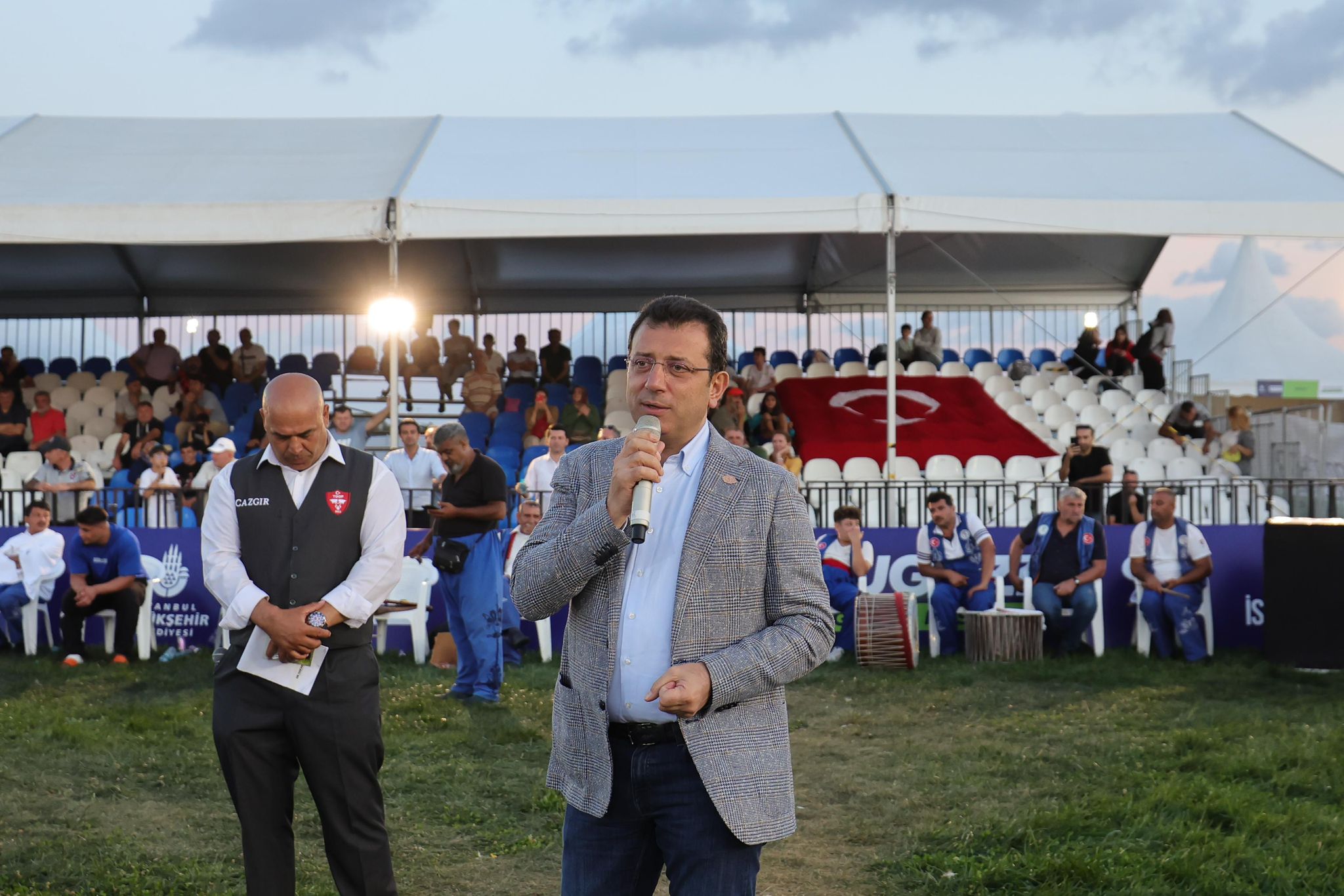 ULUGAZİ’DE ALTIN KEMERİN SAHİBİ BİR KEZ DAHA HÜSEYİN GÜMÜŞALAN