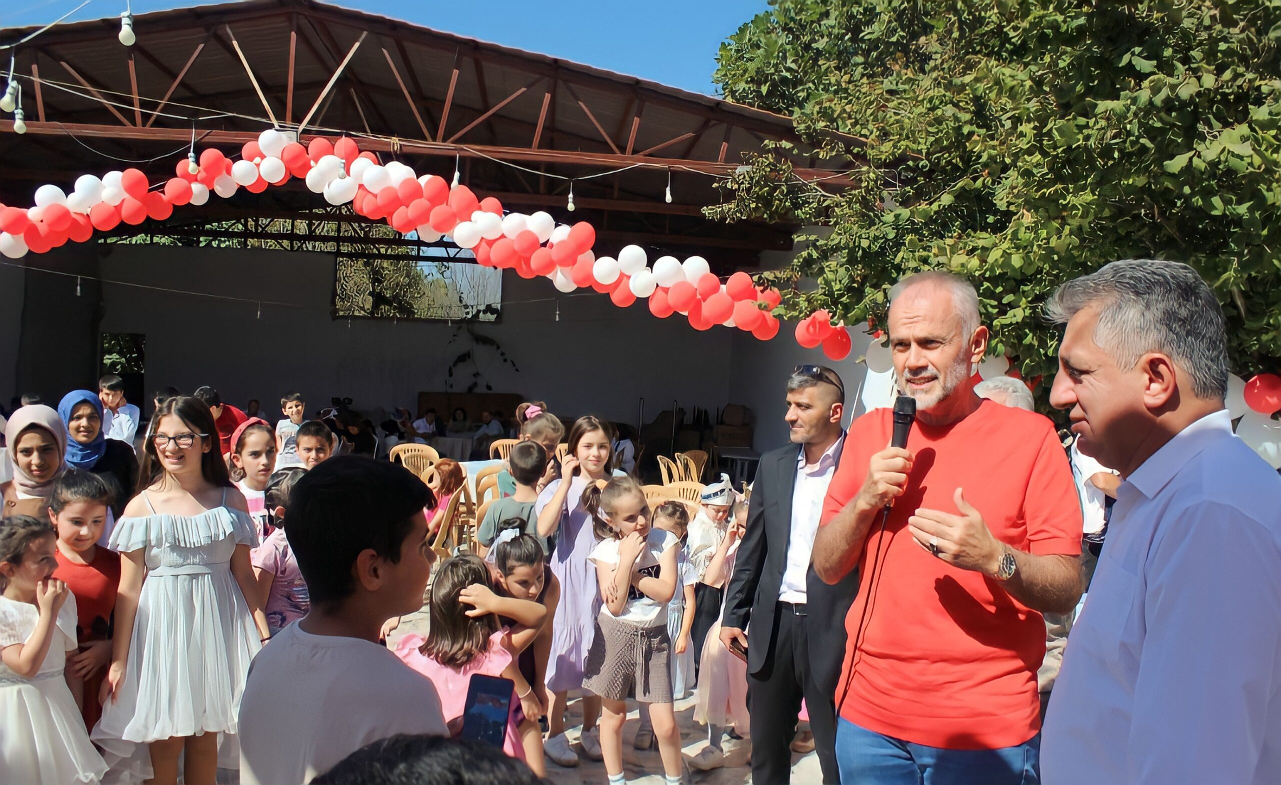 “Çekmeköy Belediye Başkanı Ahmet Poyraz, Sünnet Töreninde Duygusal Duasıyla Anne ve Babaları Etkiledi”