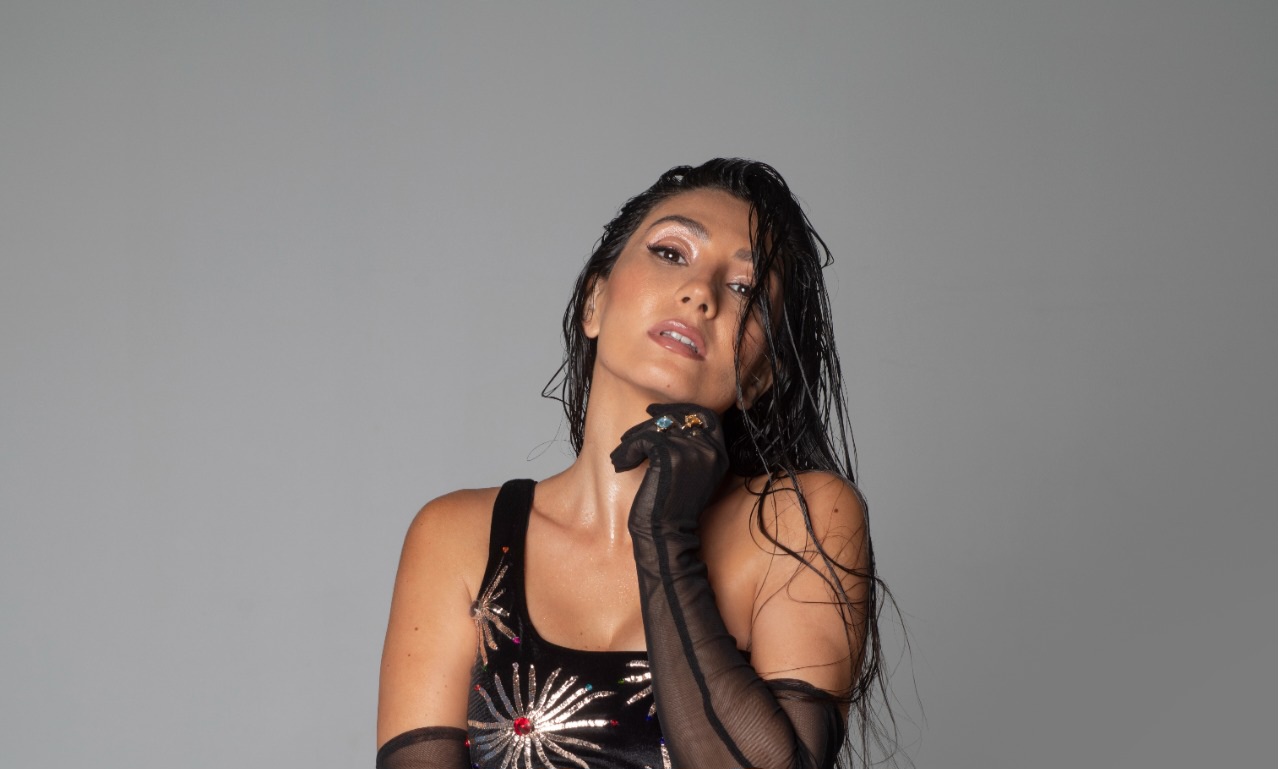 LATİN AMERİKA’DA RÜZGARINI ESTİREN NESHE İLK TÜRKÇE ŞARKISI “BİNGO”YU MÜZİKSEVERLERİN BEĞENİSİNE SUNDU