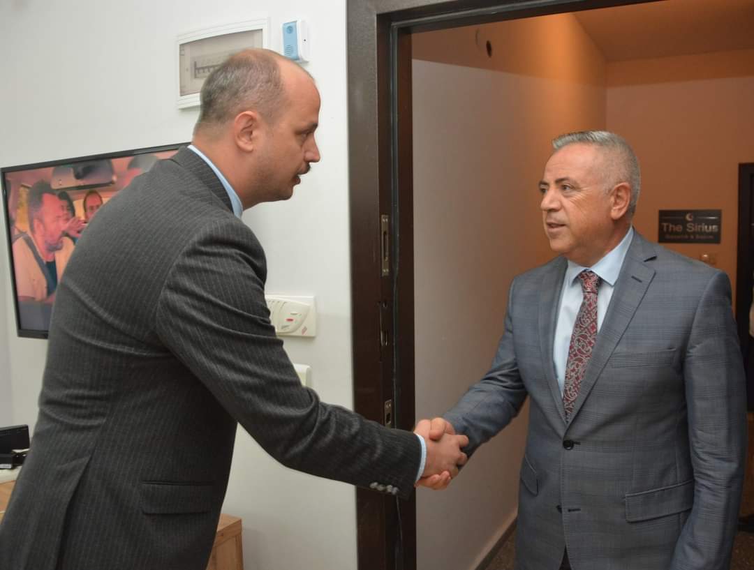 “Çekmeköy Kaymakamı Resul Çelik, MHP İlçe Başkanı Tahsin İnce’ye Taziye Ziyaretinde Bulundu”