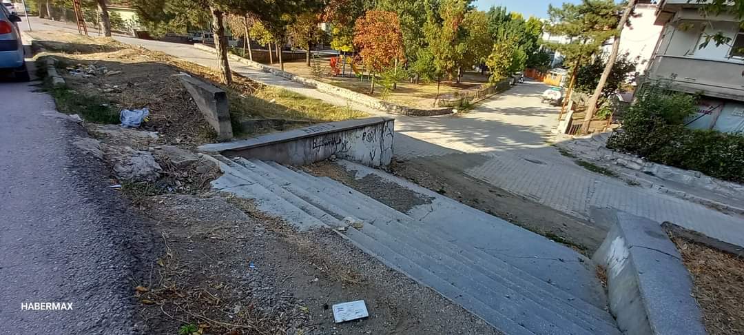 Zile’deki Tehlikeli Merdivenler Mahalle Sakinlerini Endişelendiriyor