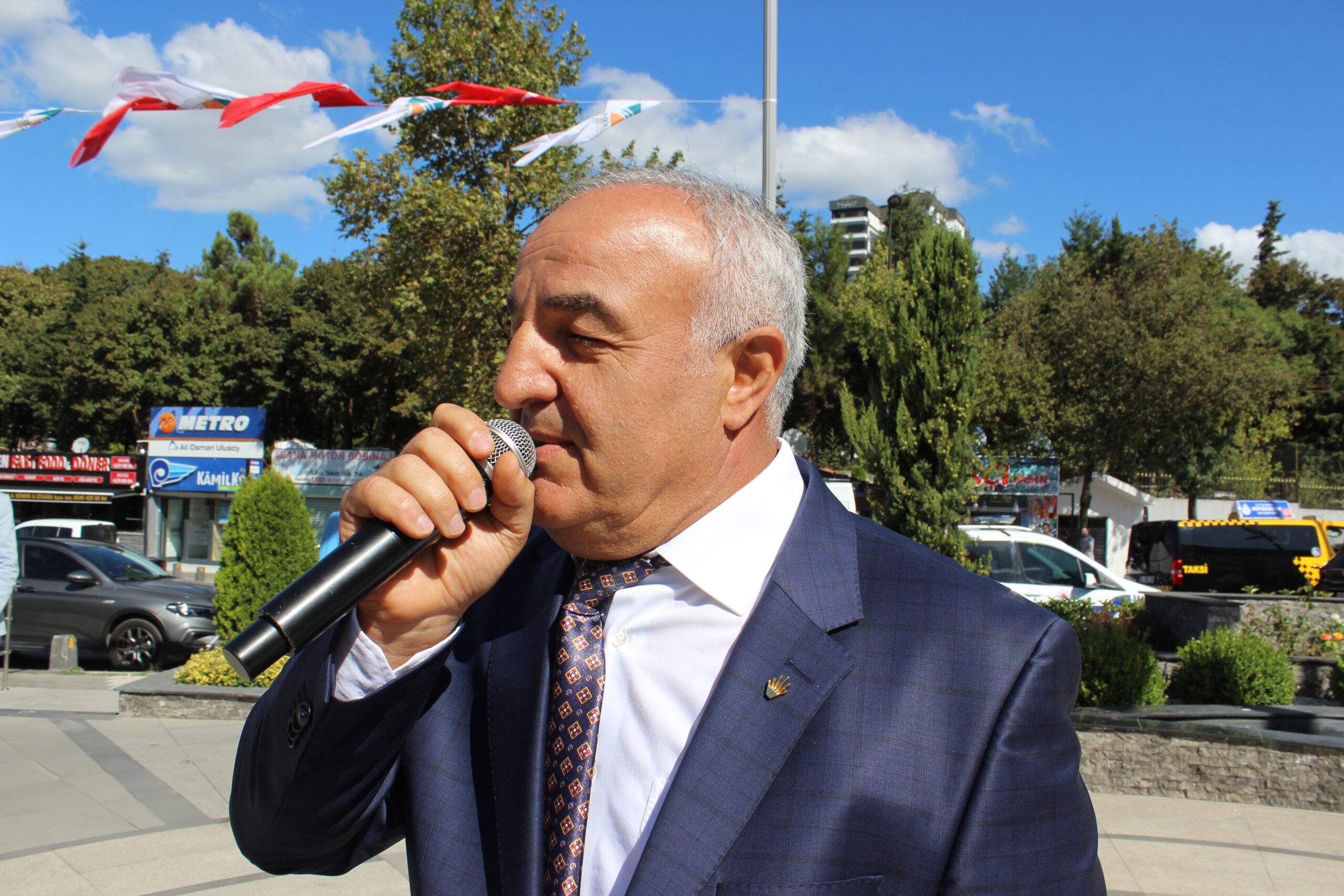 “CHP, 100. Yılını Atatürk Büstüne Çelenk Koyma Töreni ile Gururla Kutladı”