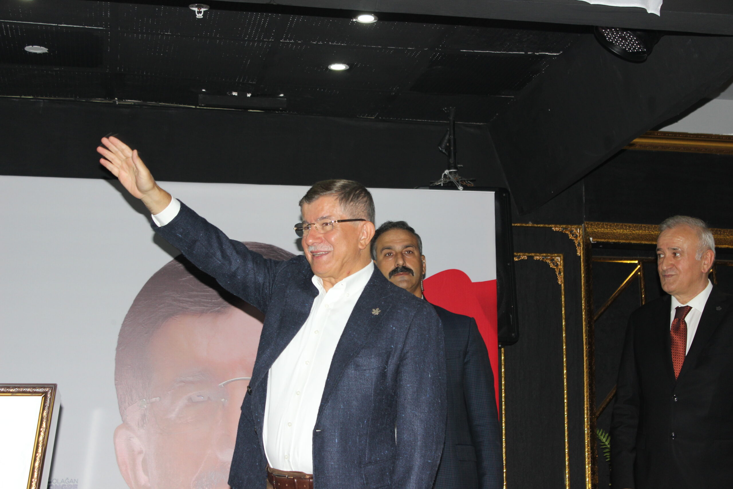 “Gelecek Partisi Ümraniye İlçe Teşkilatı Kongresinde Ahmet Davutoğlu ve Yerel Seçim Hazırlıkları”