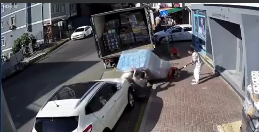 A101 Depo Kazasında İşçi Hayatını Kaybedebilirdi: Su Paleti Altında Kaldı!